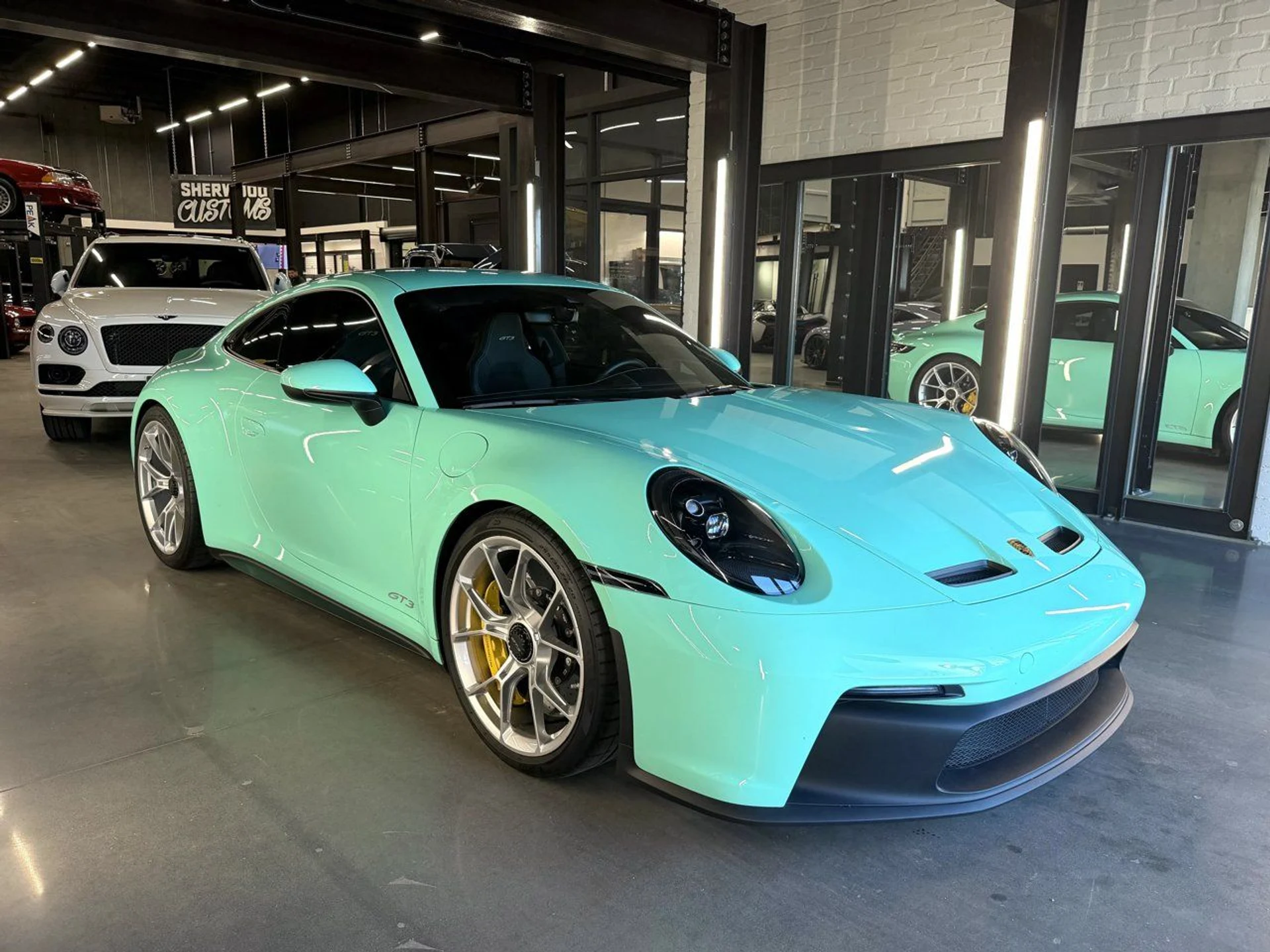 mph000_3403764694_porsche_911_2022_59a24545a9