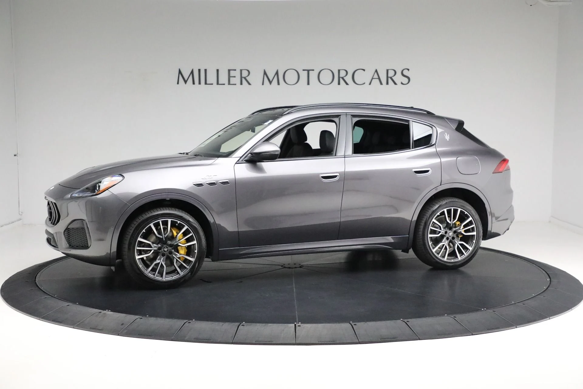 mph000_3430643891_New_2024_Maserati_Grecale_GT_0df6617652