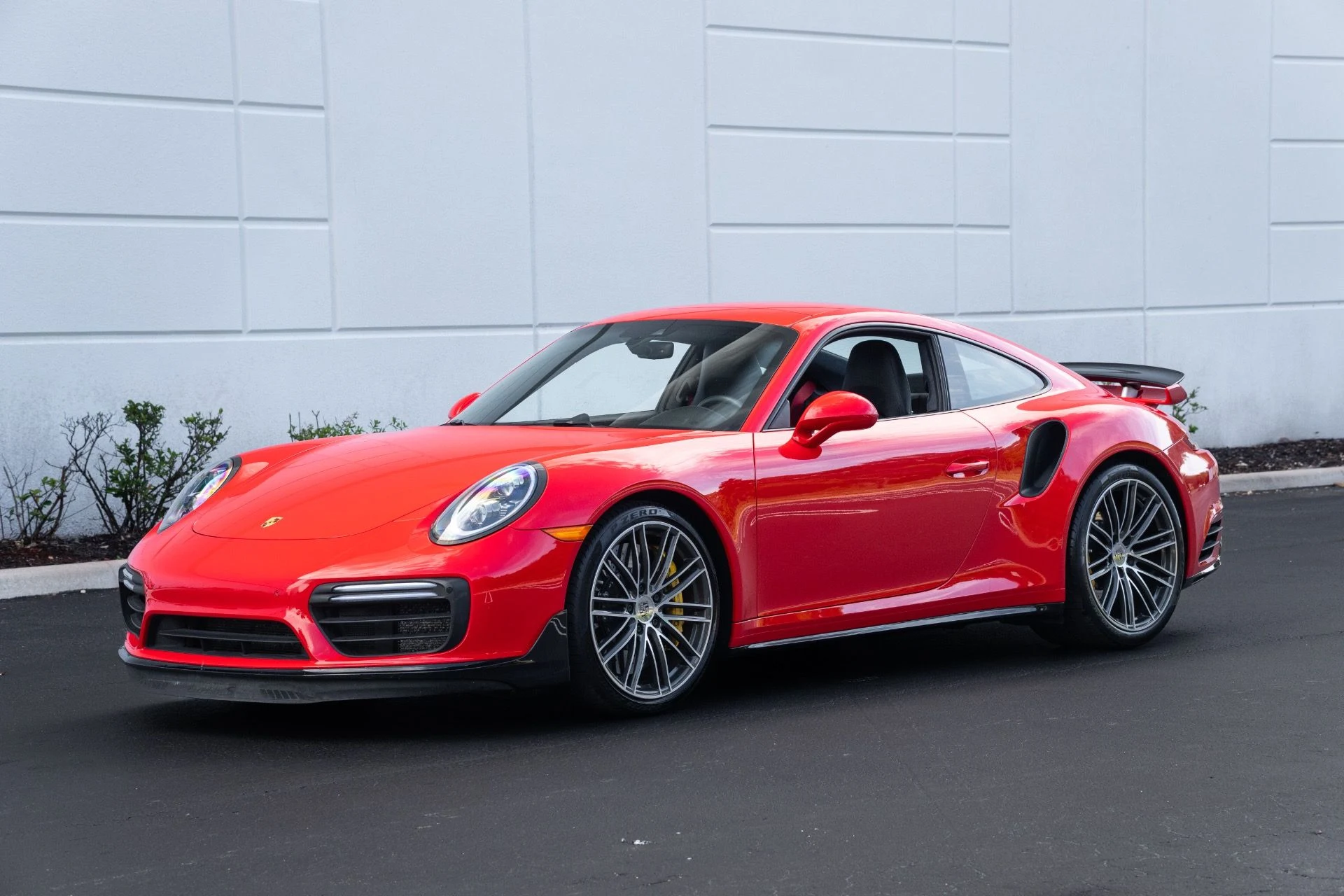 mph000_3432602521_Used_2019_Porsche_911_Turbo_S_1778703319_86e0564183