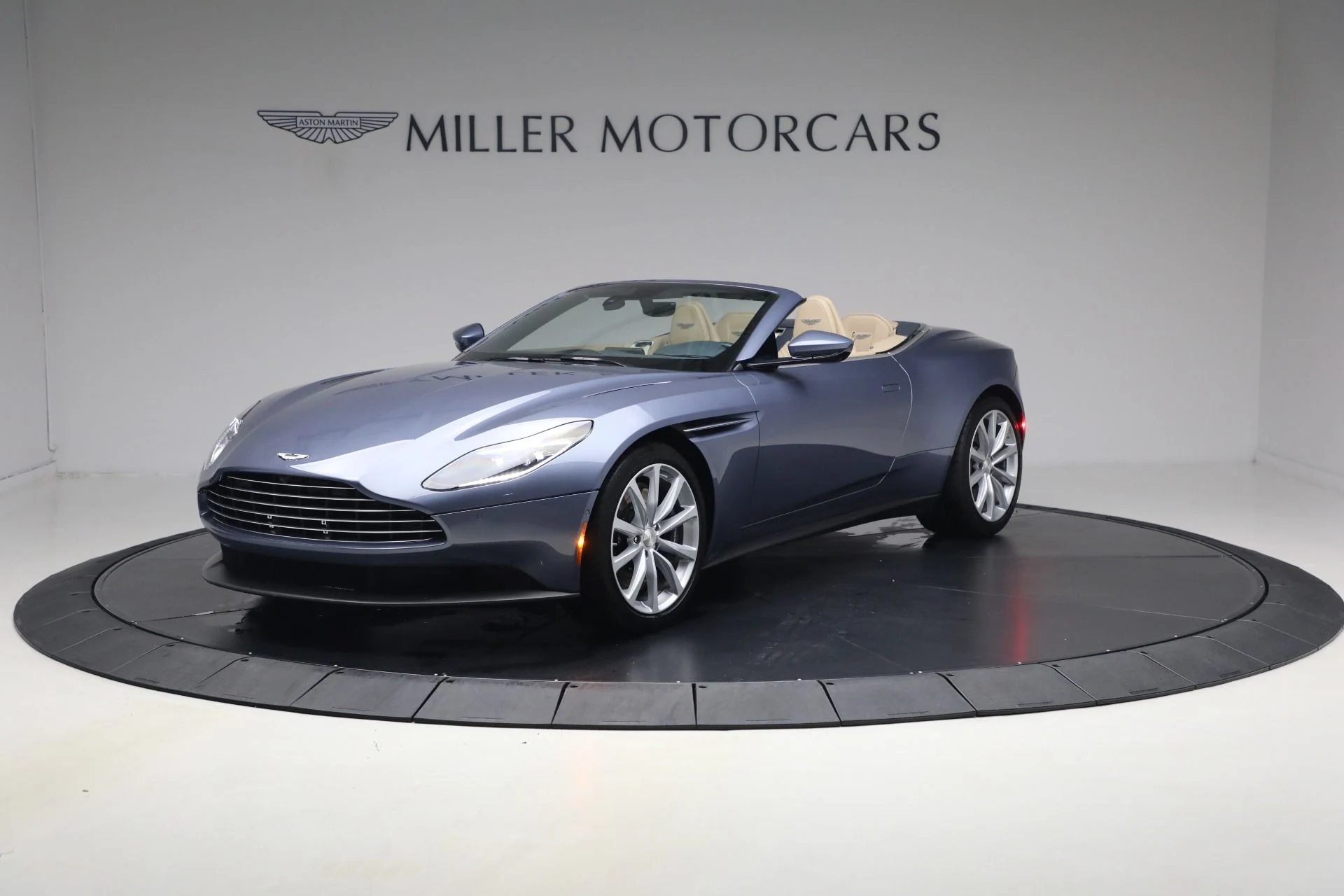 mph000_3436122359_Used_2022_Aston_Martin_DB_11_Volante_1787336556_b5a821e63e