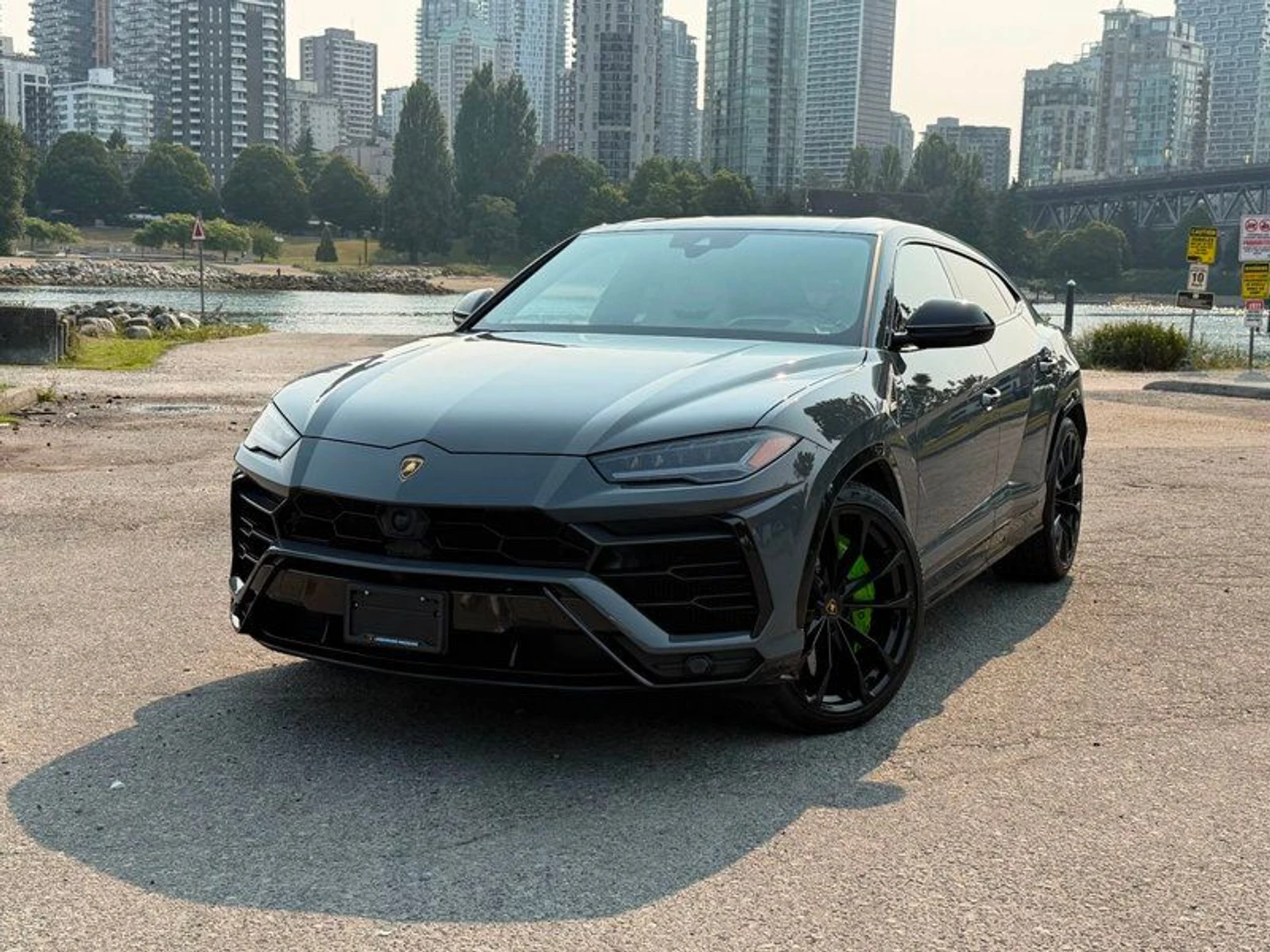 mph000_3470670655_38915592_09604_2022_lamborghini_urus_001_7705860758