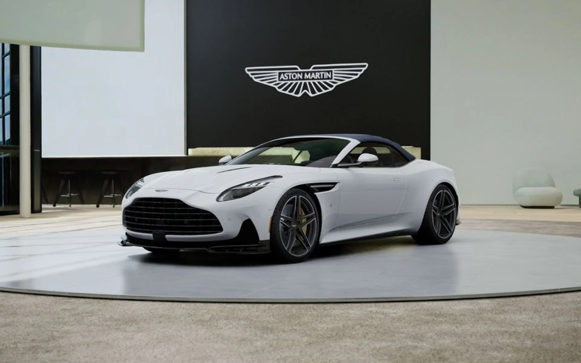 mph000_3478515573_New_2027_Aston_Martin_DB_12_S_Volante_In_Transit_91d713ee0e