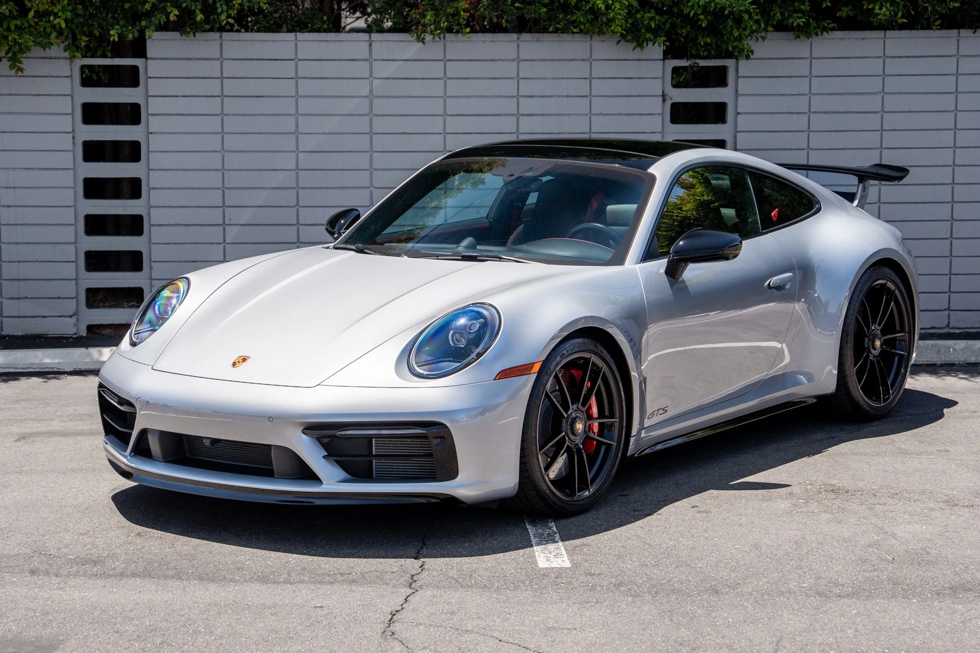 mph000_3488982942_Used_2024_Porsche_911_Carrera_4_GTS_1751586988_df02d8b982