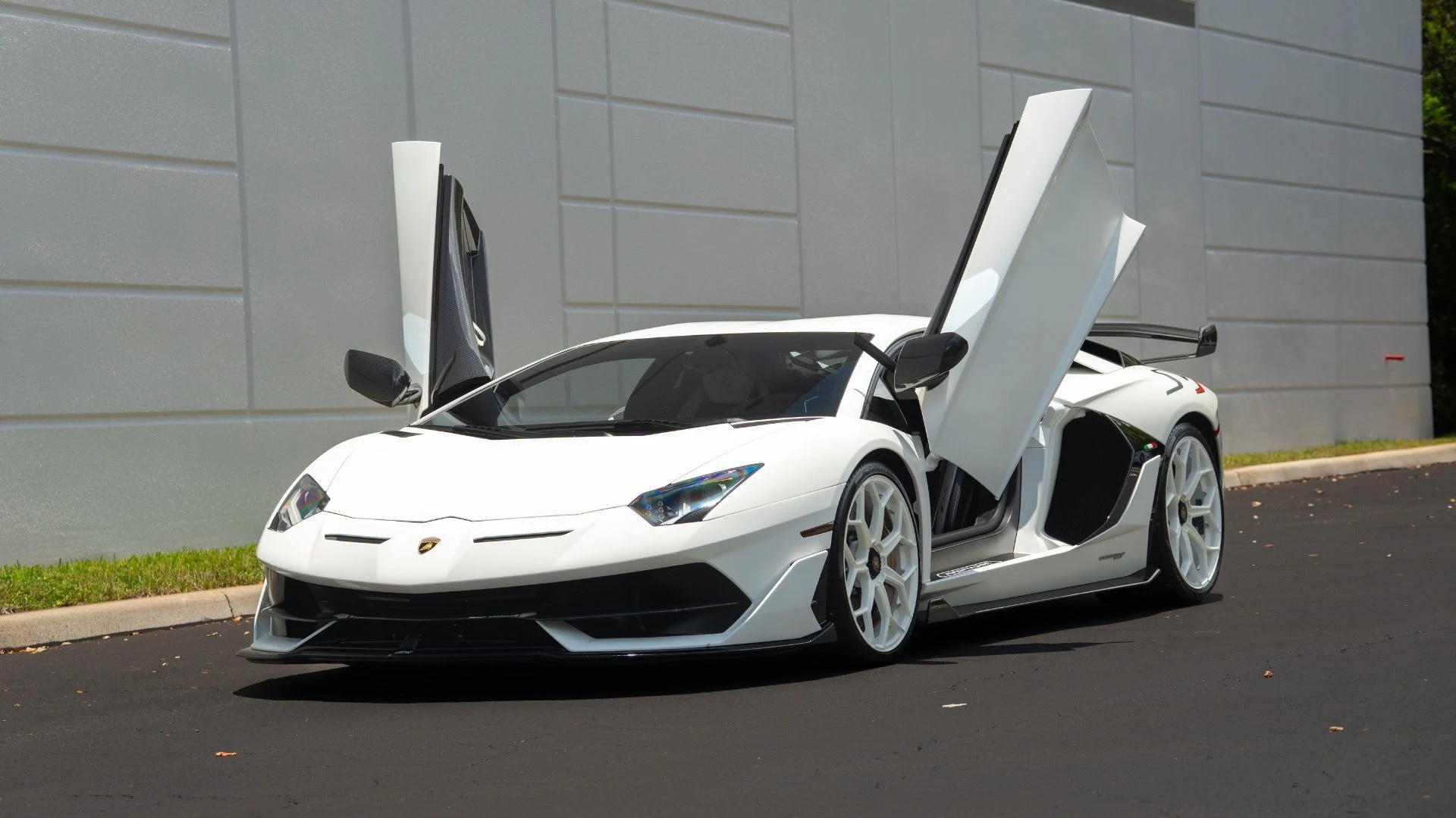 mph000_3495448867_Used_2019_Lamborghini_Aventador_LP_770_4_SVJ_1754340799_ad205637d9