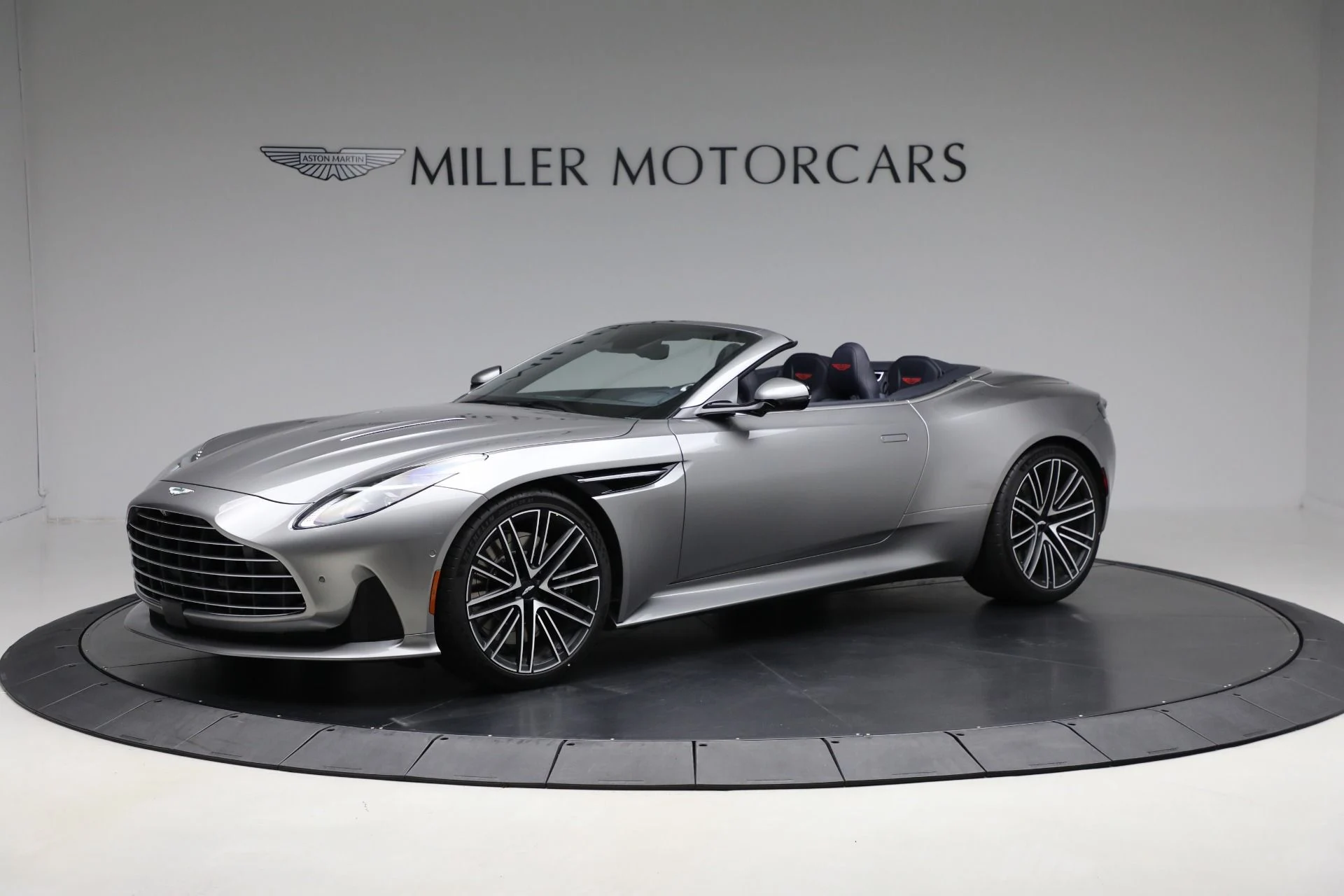 mph000_3495819245_New_2025_Aston_Martin_DB_12_Volante_dc1e66741e