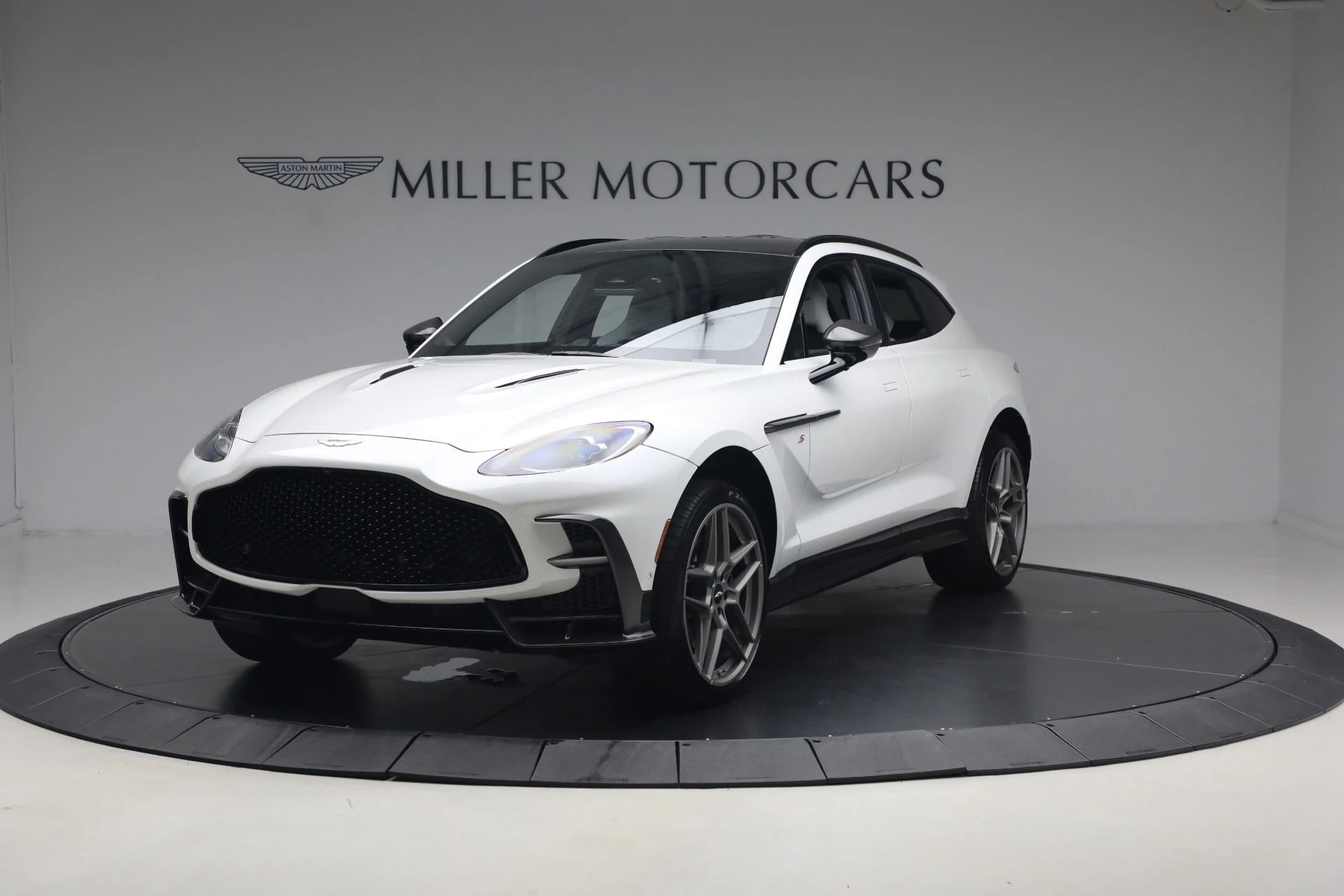 mph000_352378894_New_2026_Aston_Martin_DBX_S_1779888036_0c12c7c36b