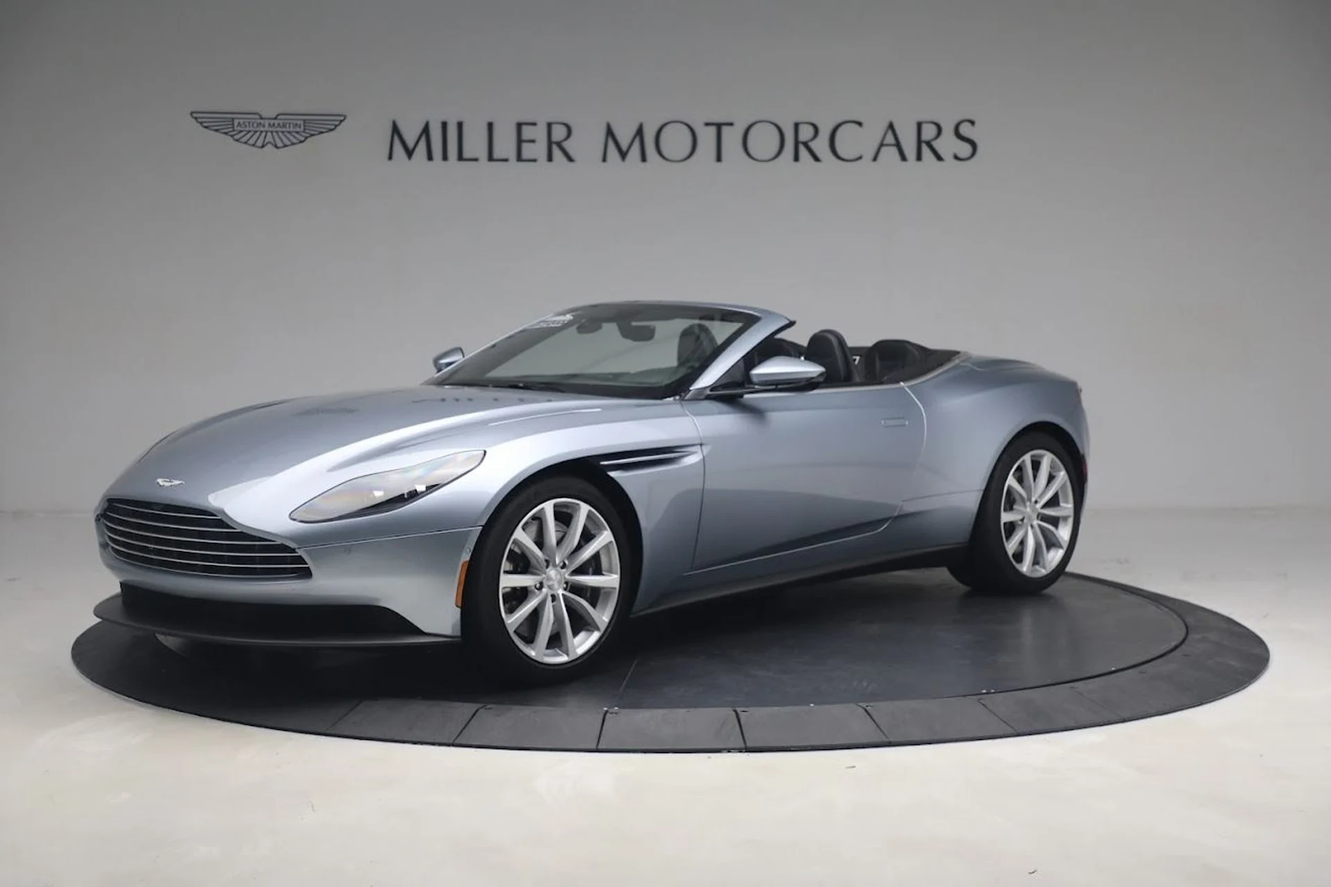 mph000_3525309135_Used_2019_Aston_Martin_DB_11_Volante_b2bd22d16c