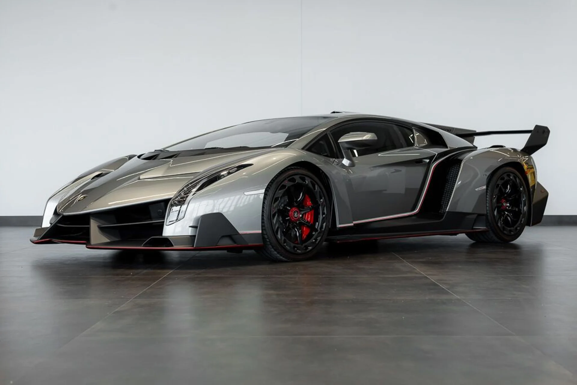 mph000_3536120071_lamborghini_veneno_2014_jpg_v_1779988126_5856b723f0