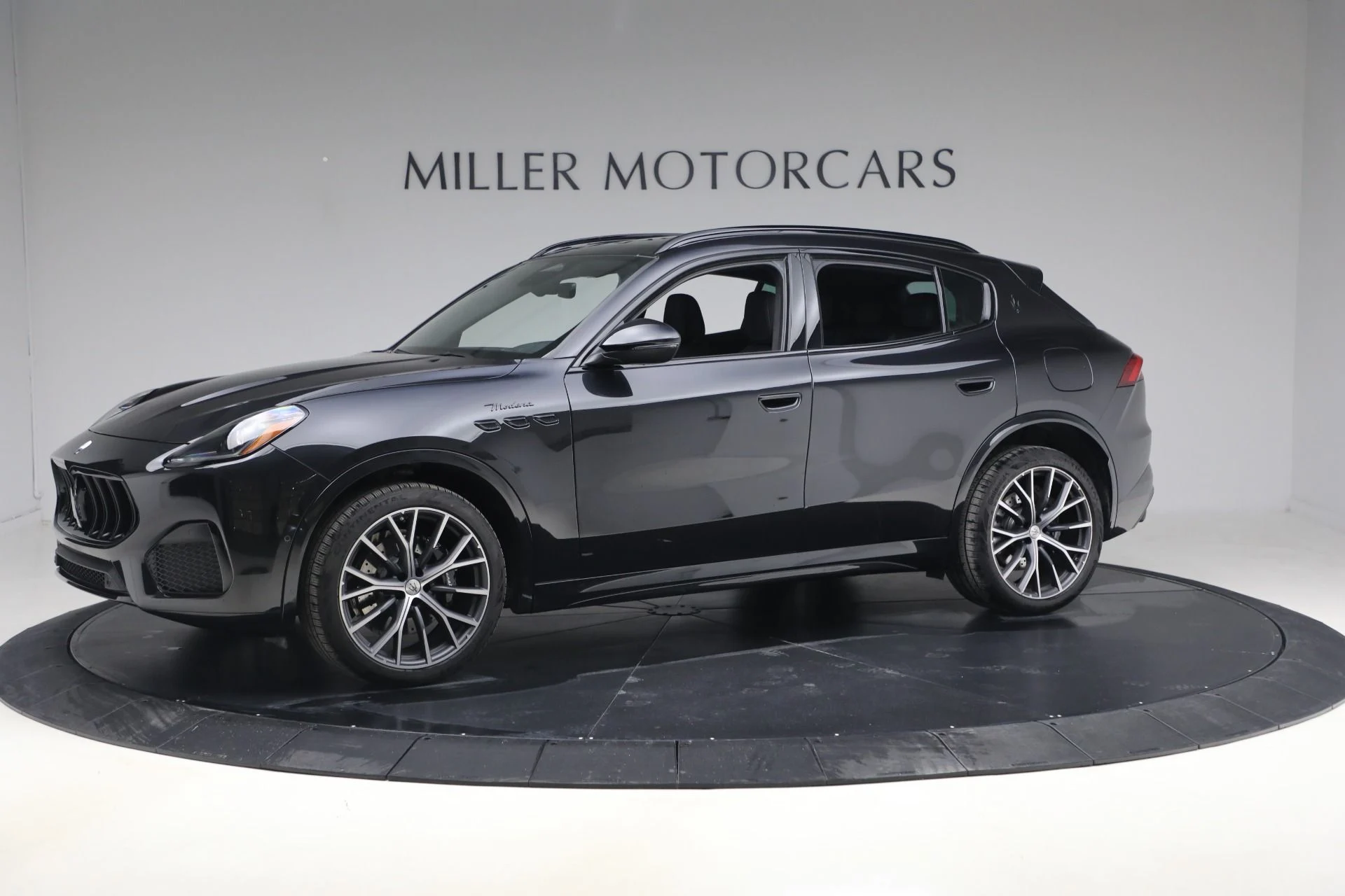 mph000_3550527098_New_2026_Maserati_Grecale_Modena_V6_1770325365_4c48e57e1b