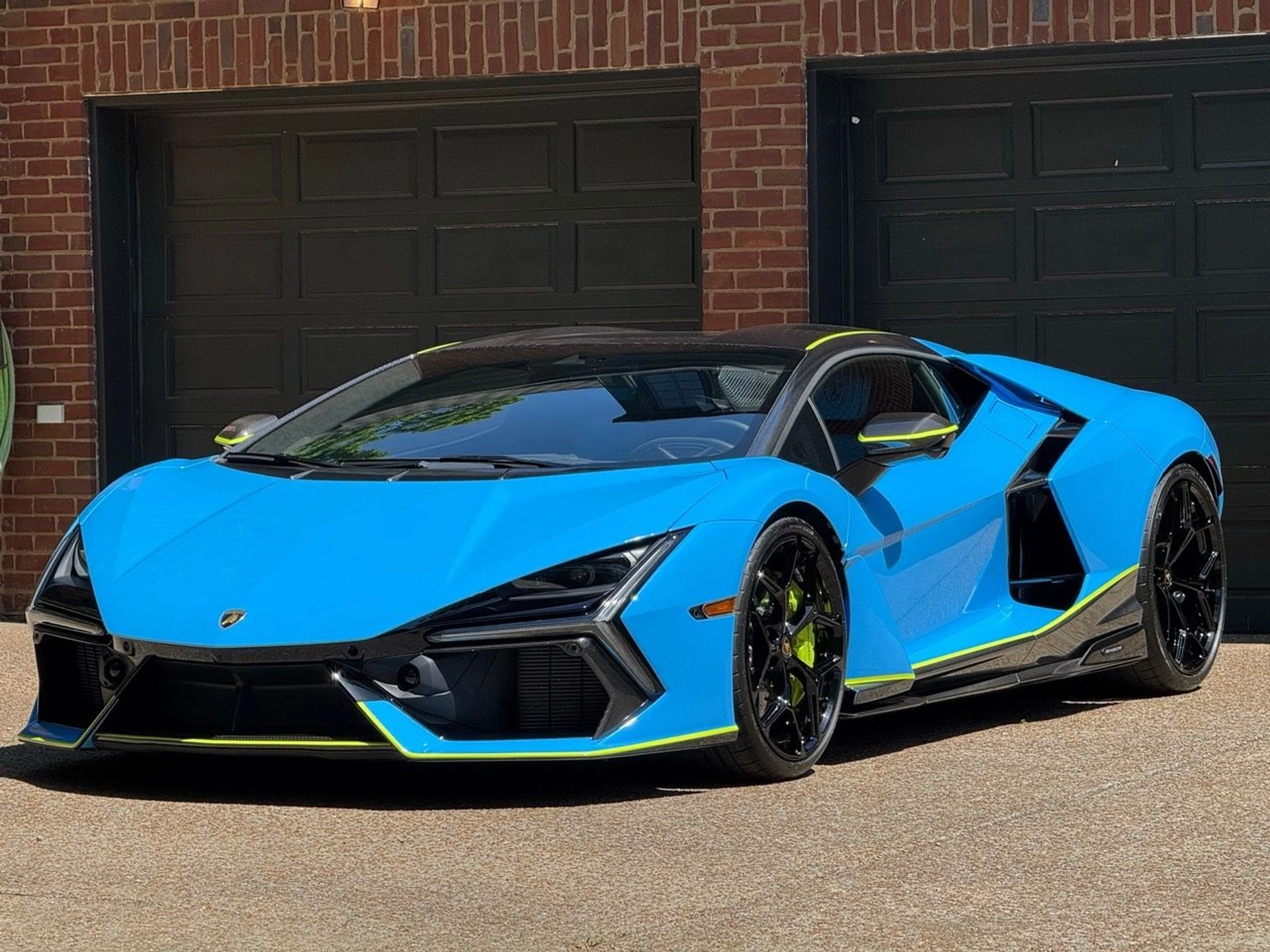 mph000_3556894079_Used_2024_Lamborghini_Revuelto_1778796108_581457ac91