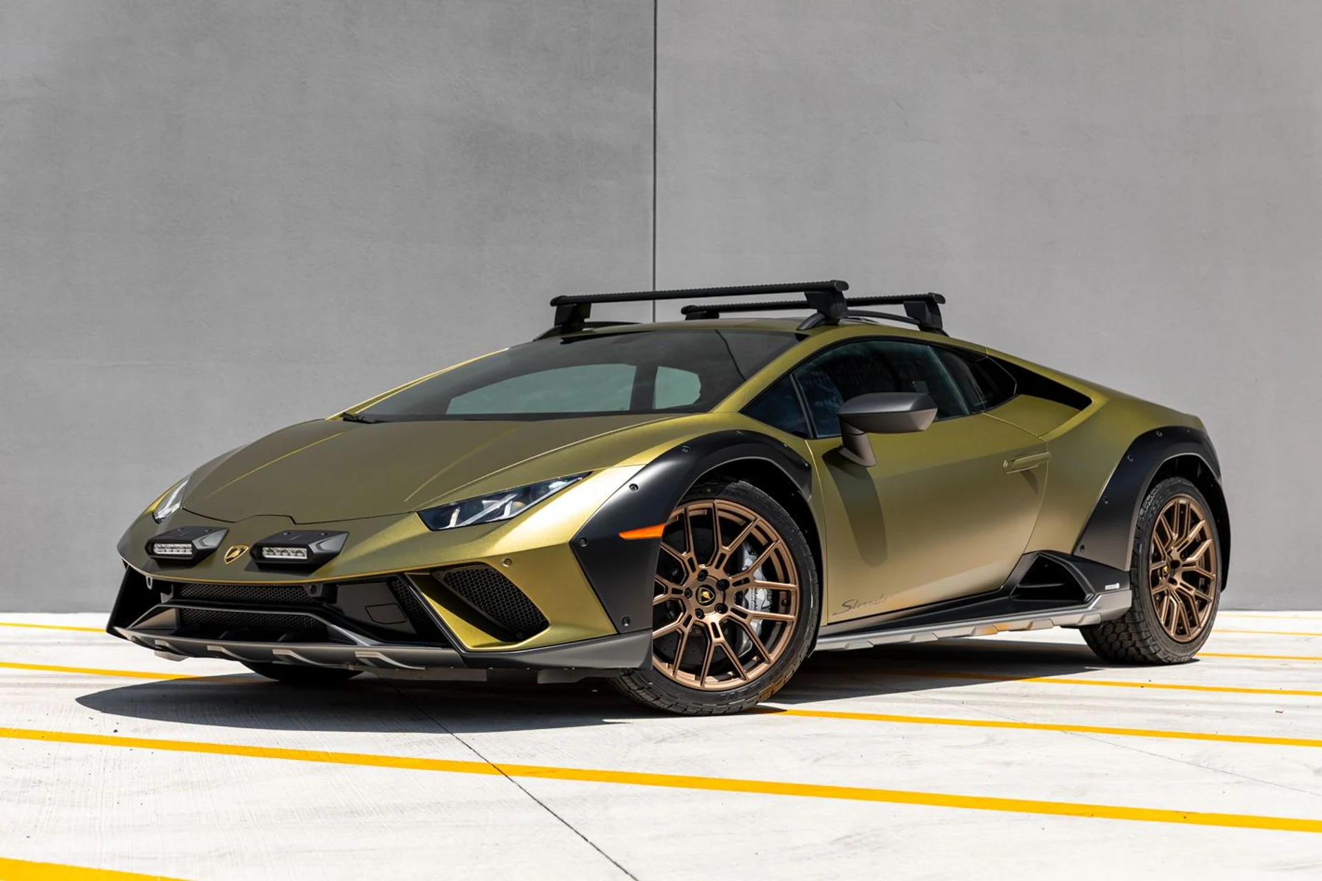 mph000_3560460807_Used_2024_Lamborghini_Huracan_Sterrato_97c77458e0