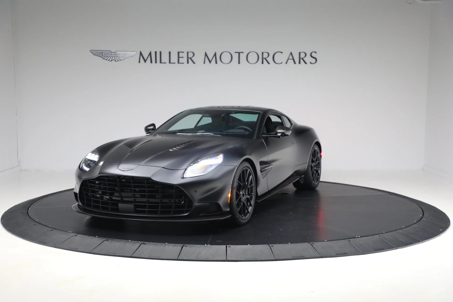 mph000_3577533040_Used_2025_Aston_Martin_Vanquish_219eea56df