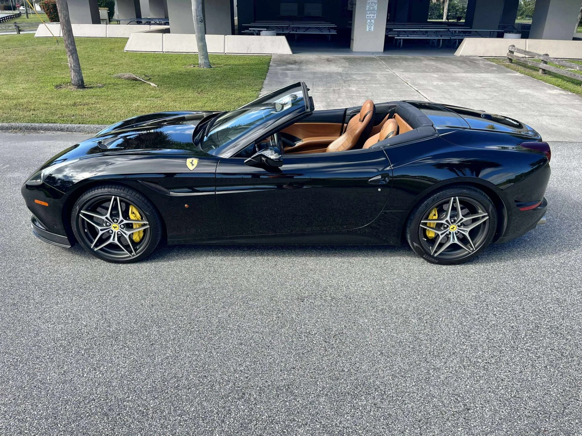 mph000_3579120291_Used_2016_Ferrari_California_T_1763595014_91183a618b