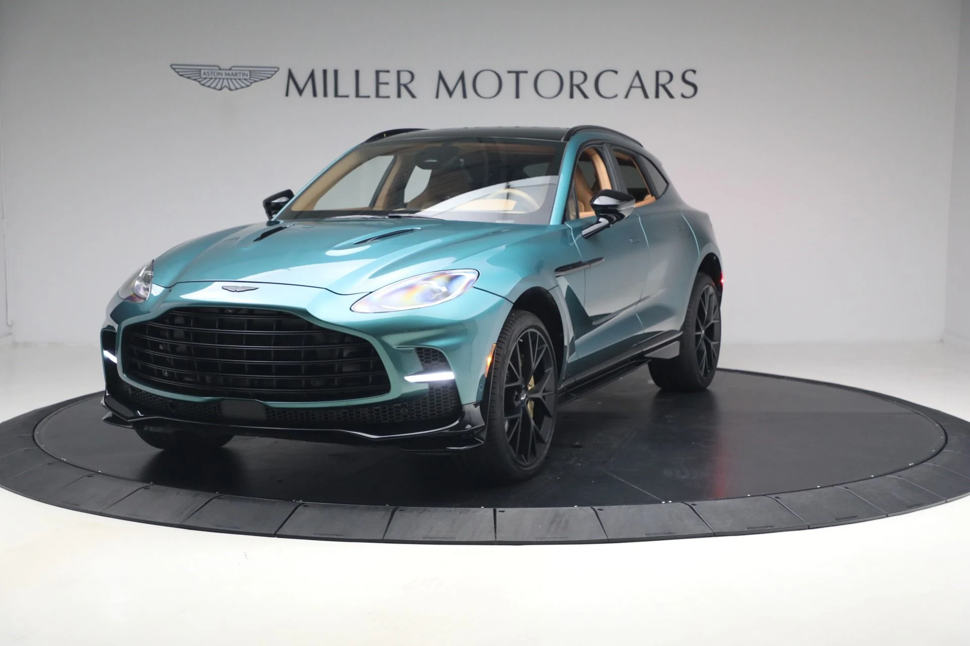 mph000_3588781251_Used_2025_Aston_Martin_DBX_707_1777035536_6c00a5f8a8