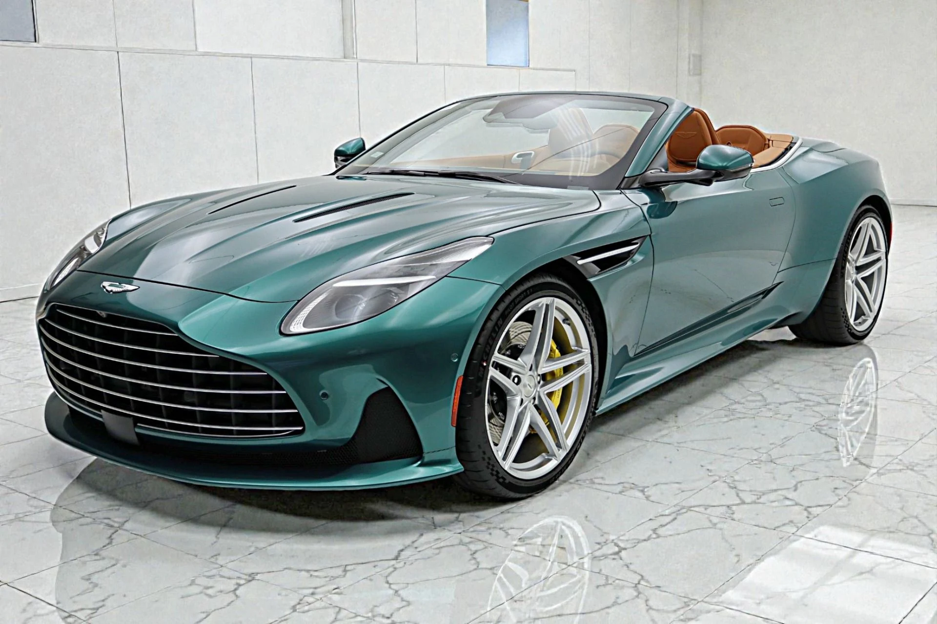 mph000_3595437277_New_2026_Aston_Martin_DB_12_Volante_0a8d3d0685