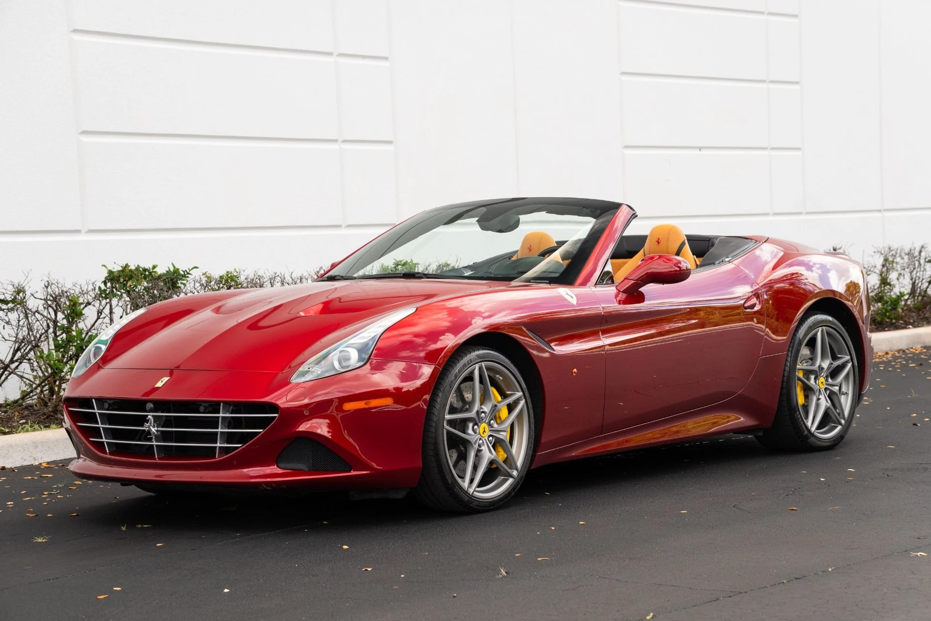 mph000_3604979943_Used_2015_Ferrari_California_T_1773337239_06dfe5d974