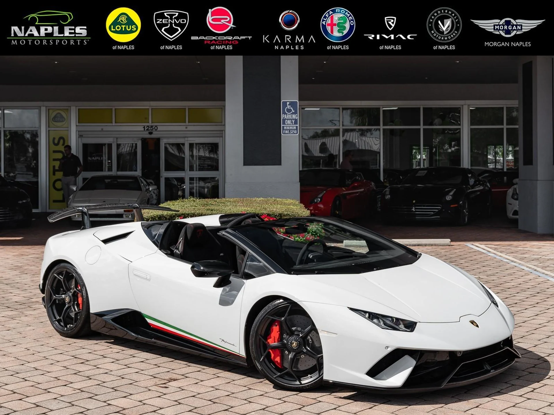 mph000_3604996930_Used_2018_Lamborghini_Huracan_Performante_Spyder_1761599109_c84396412e
