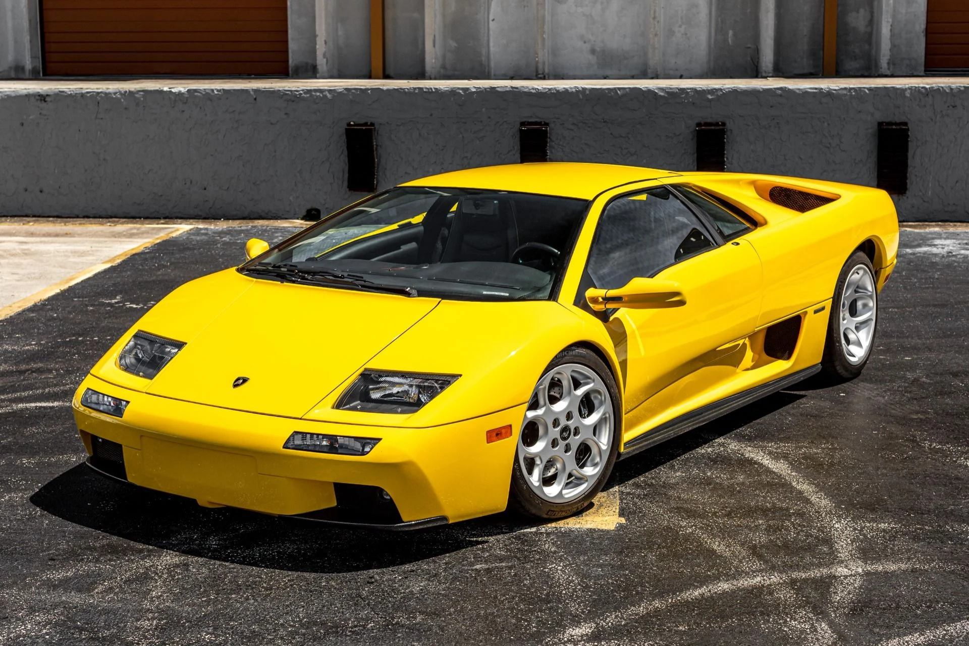 mph000_3624842786_Used_2001_Lamborghini_Diablo_VT_IMMACULATE_CONDITION_W_EXTENSIVE_CARBON_19_K_SERVICE_PERFORMED_1658444927_d21a055e3f