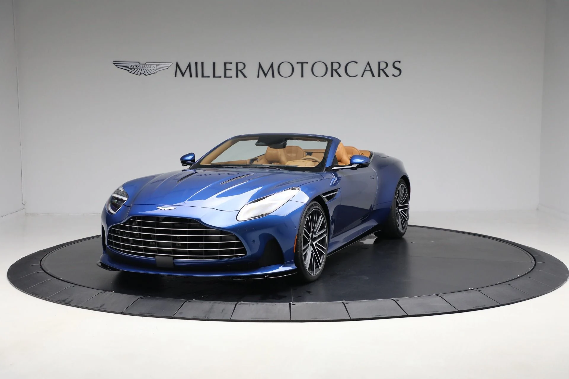 mph000_3650680946_New_2025_Aston_Martin_DB_12_Volante_9f3a3805b7