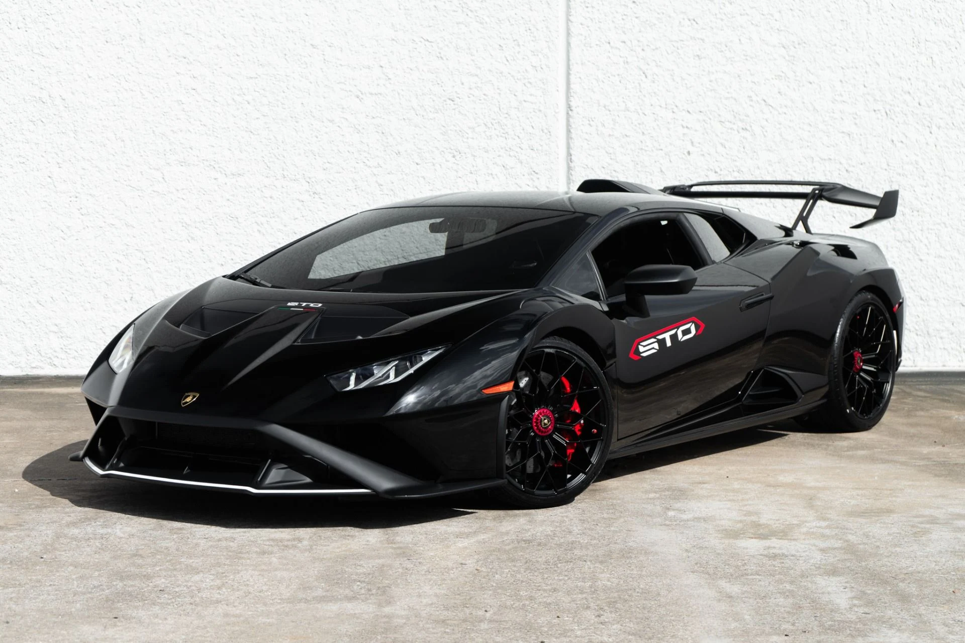 mph000_3668141259_Used_2022_Lamborghini_Huracan_STO_1772576757_bbba16b4b4