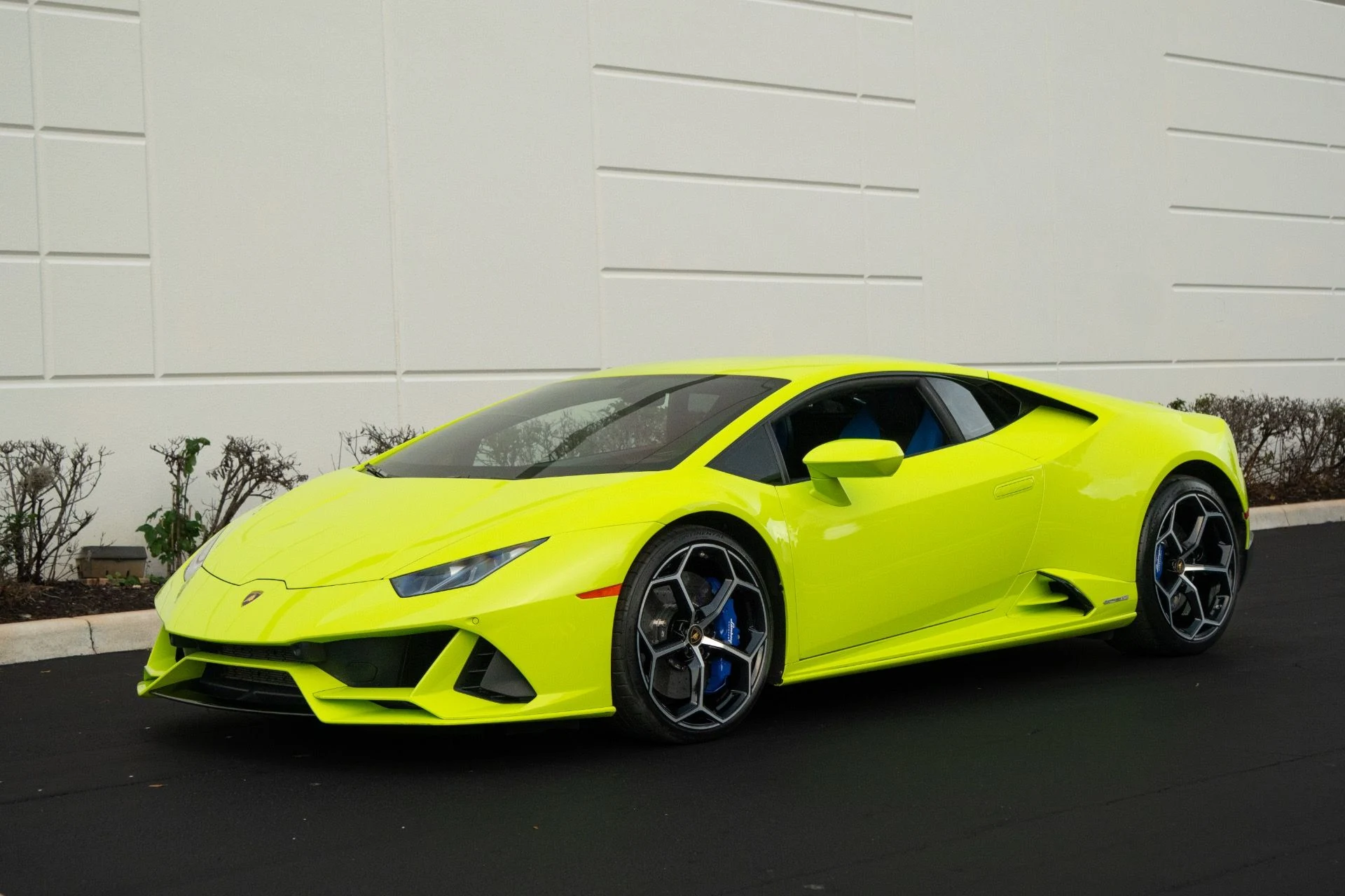 mph000_3674759223_Used_2020_Lamborghini_Huracan_EVO_1764467983_49b1527ddd