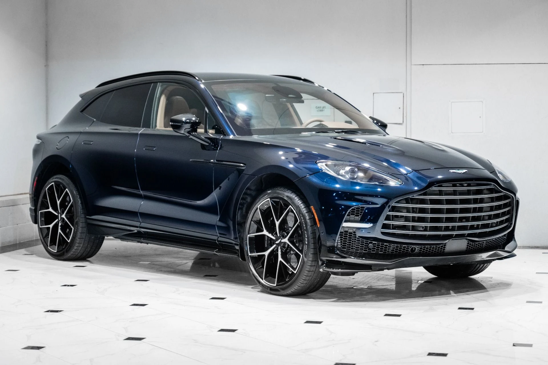 mph000_3677491855_New_2026_Aston_Martin_DBX_707_1765214112_b4e75a409e