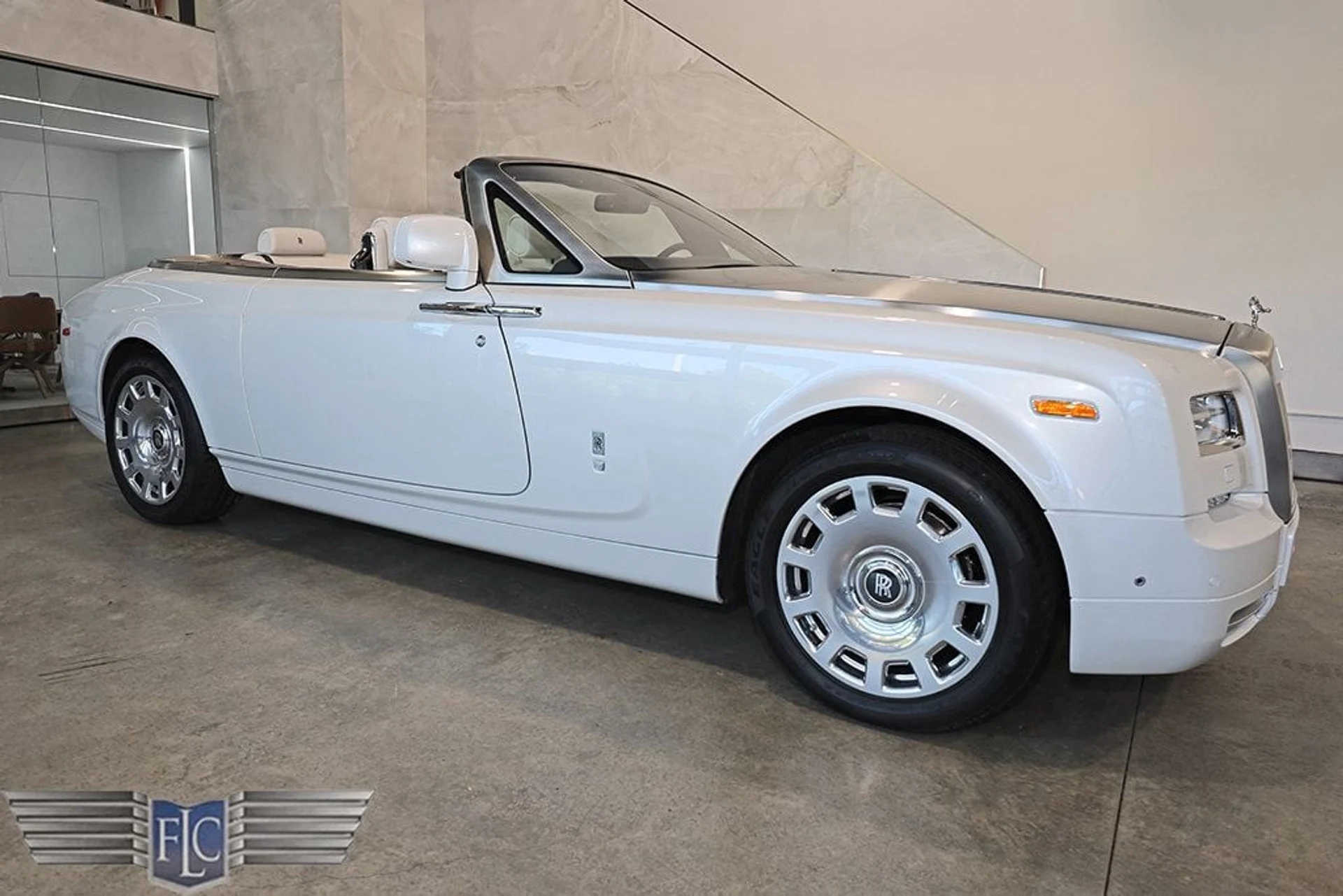 mph000_3738035383_used_2017_rolls_royce_phantom_dropheadcoupe_9689_22945304_1_1024_694e0d2e30