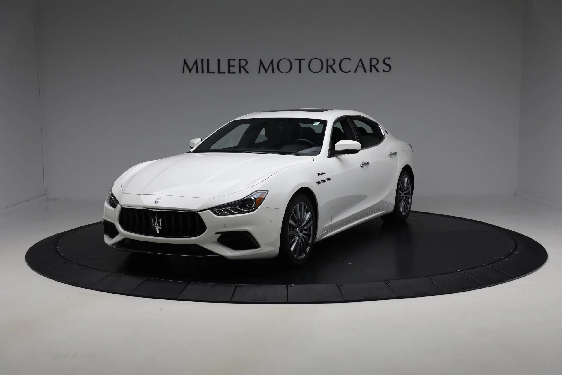 mph000_3753995898_Used_2022_Maserati_Ghibli_Modena_Q4_efa4f04226