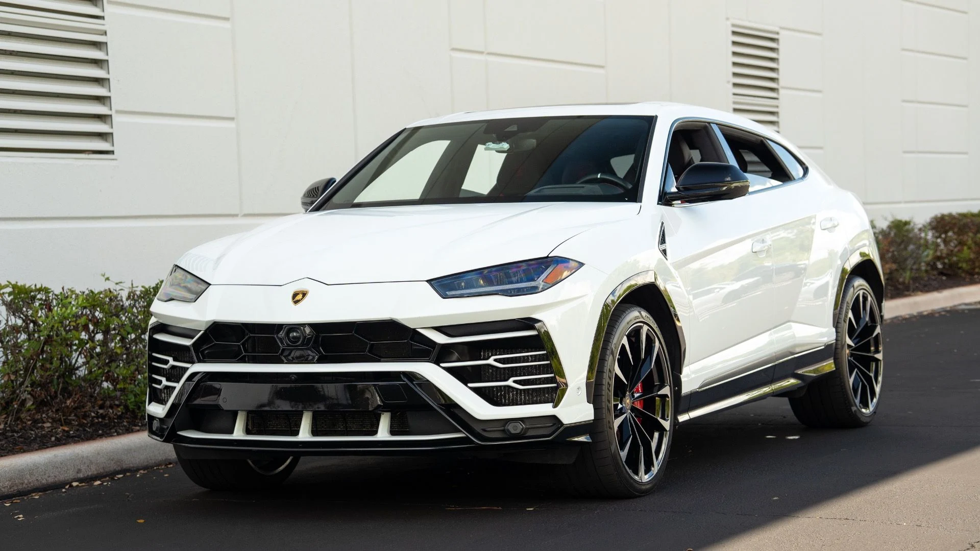 mph000_3776539304_Used_2021_Lamborghini_Urus_1754681871_c020ed3078