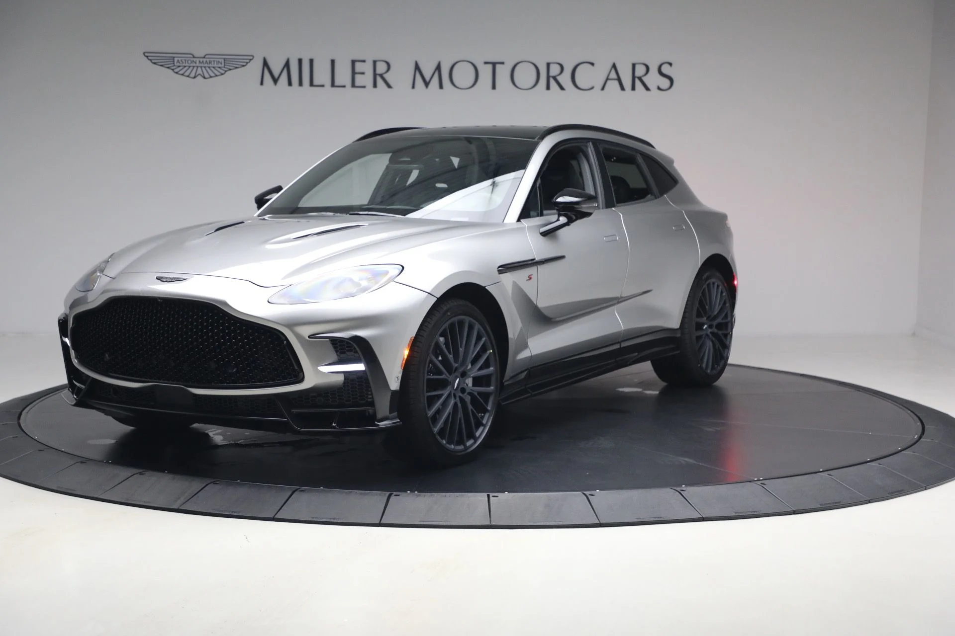 mph000_3824661364_New_2026_Aston_Martin_DBX_S_1779192378_2ef21dd486