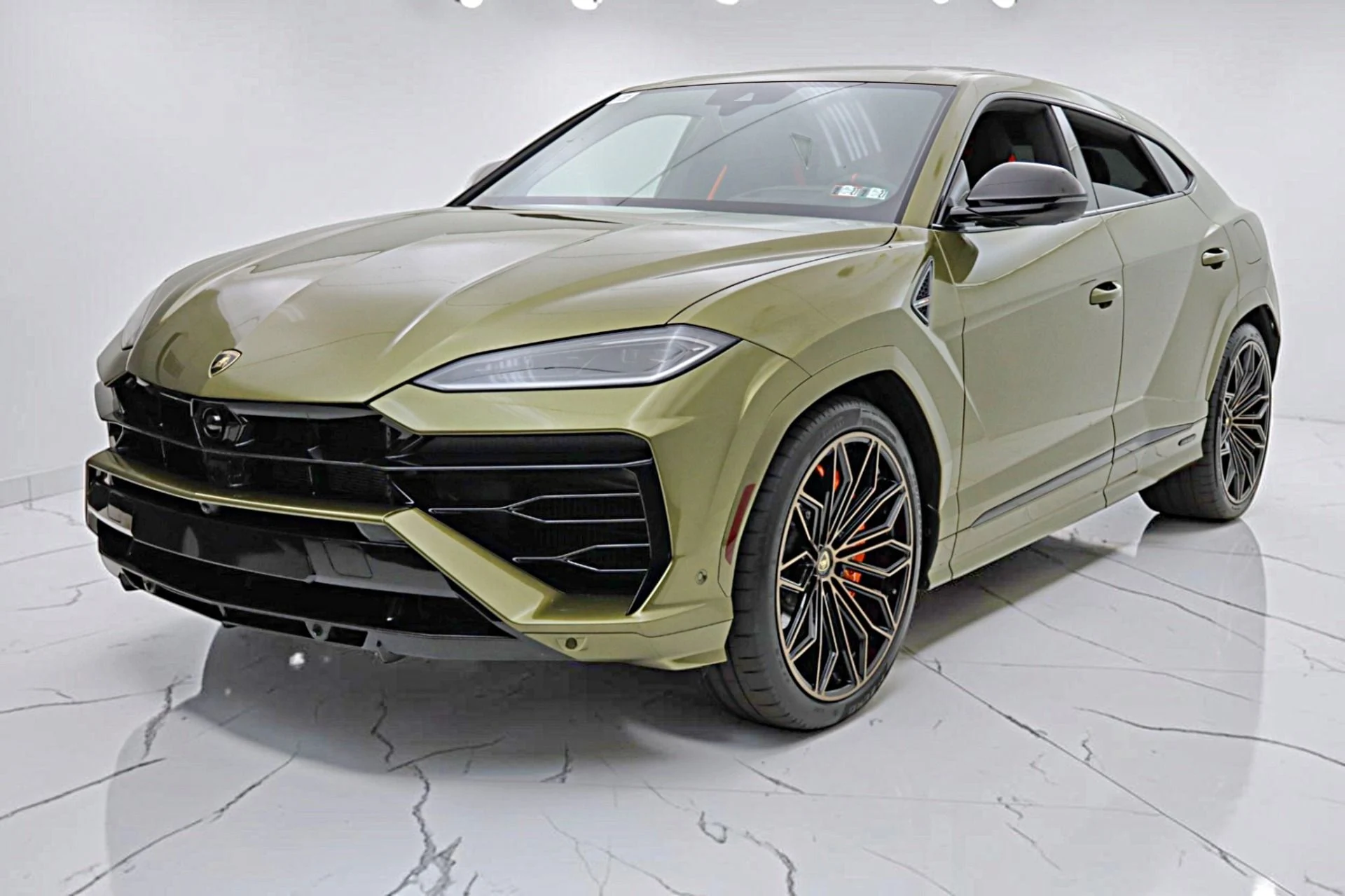 mph000_3829504830_Used_2026_Lamborghini_Urus_SE_67b6683577