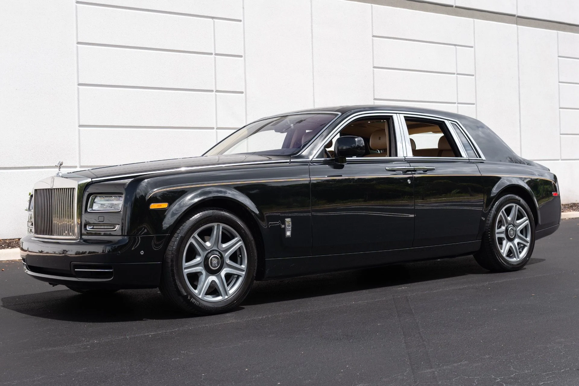 mph000_3833695823_Used_2015_Rolls_Royce_Phantom_1779983365_1b5999af82
