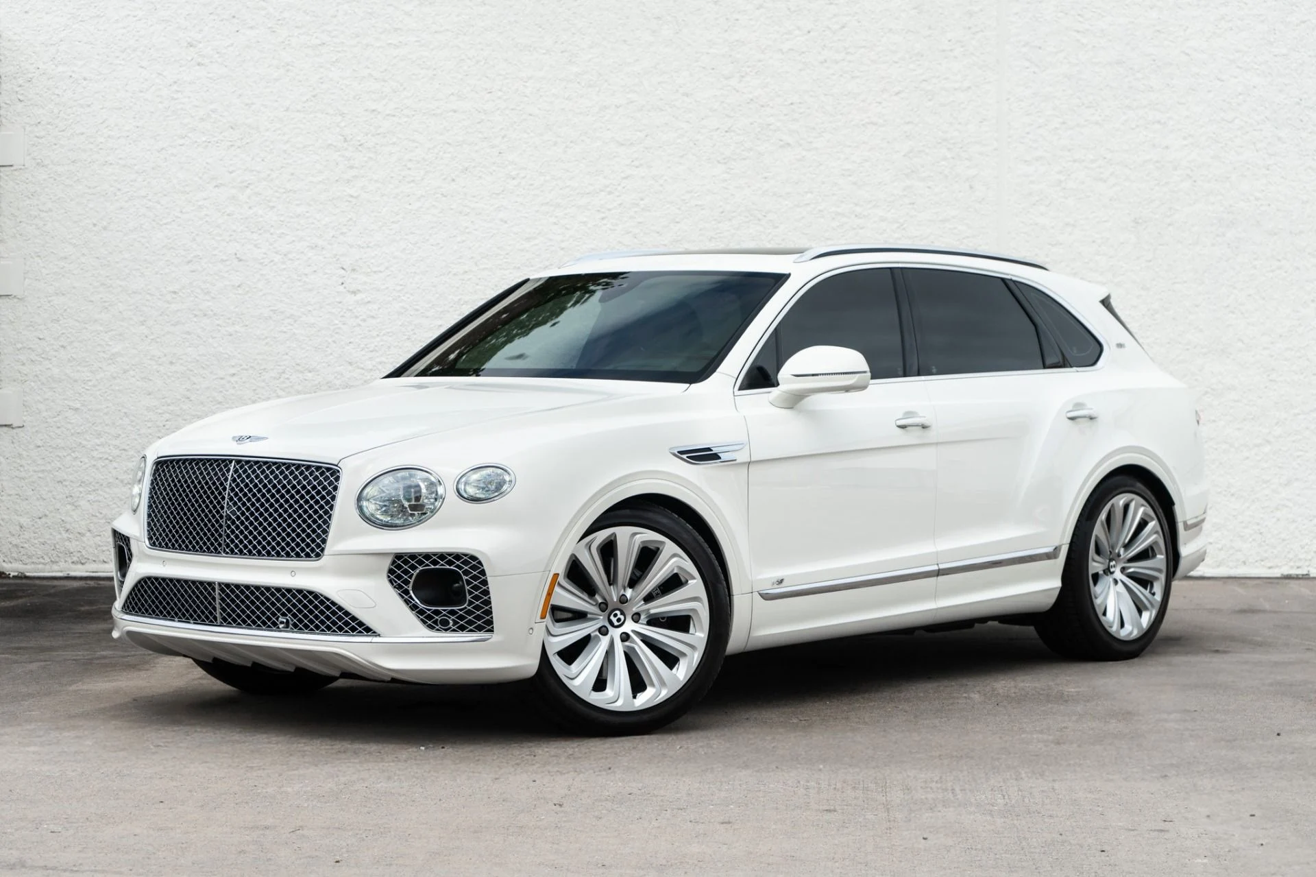 mph000_3835760976_Used_2021_Bentley_Bentayga_V8_1780517075_9555125af2