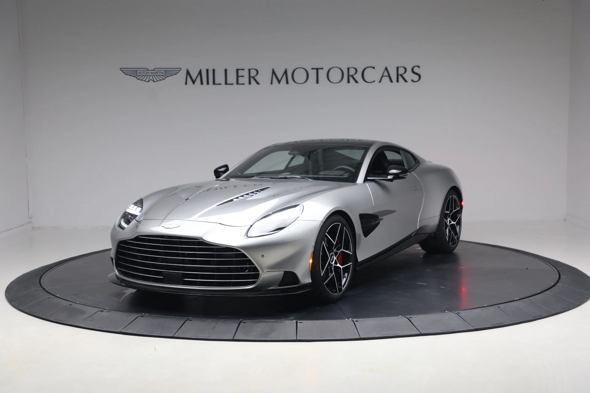 mph000_3876359476_New_2026_Aston_Martin_Vanquish_1767630319_db11b78c7c