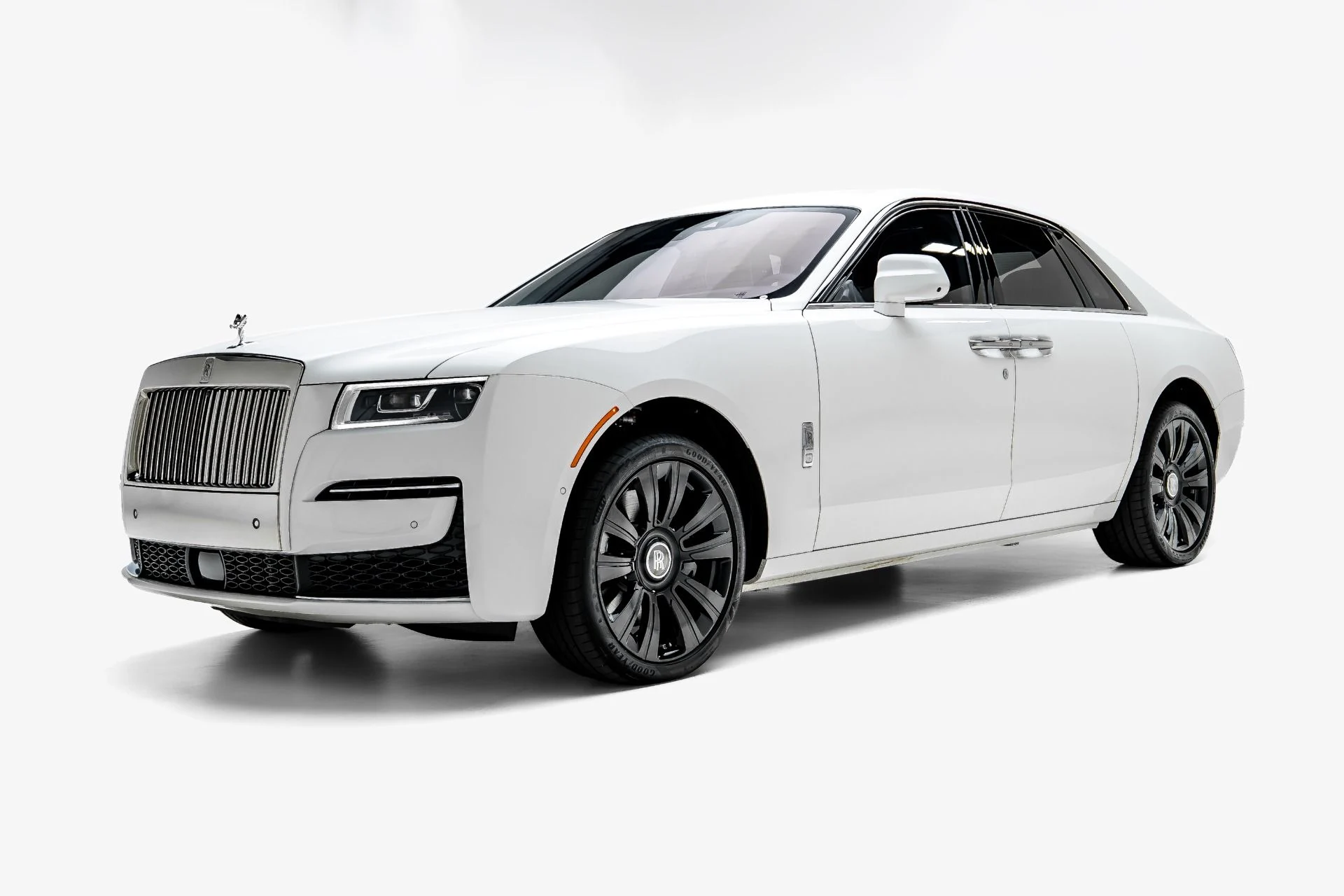 mph000_3915086562_Used_2022_Rolls_Royce_Ghost_1784162741_349b7c2866