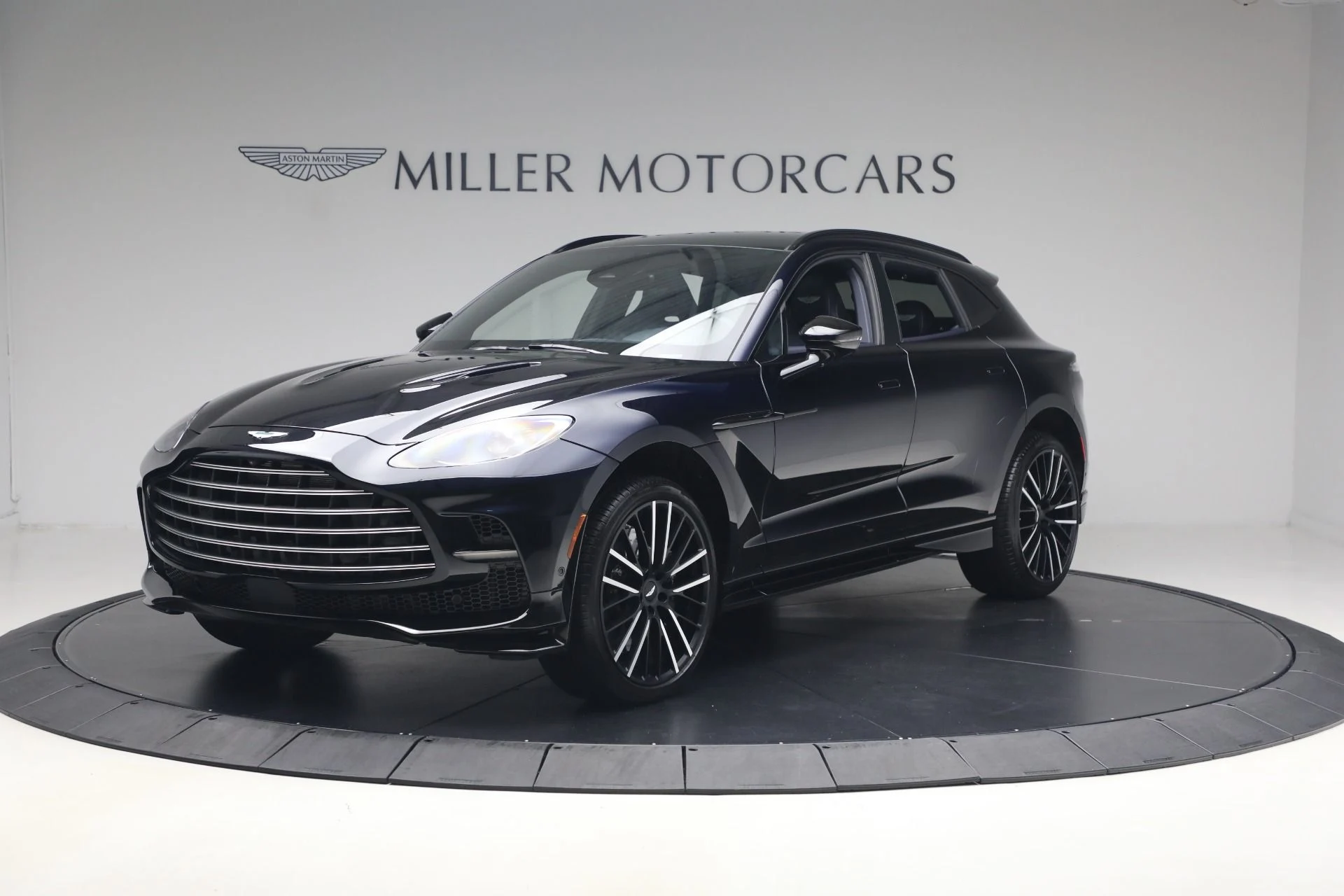 mph000_3920364756_Used_2025_Aston_Martin_DBX_707_1782252480_4aa402ecfe