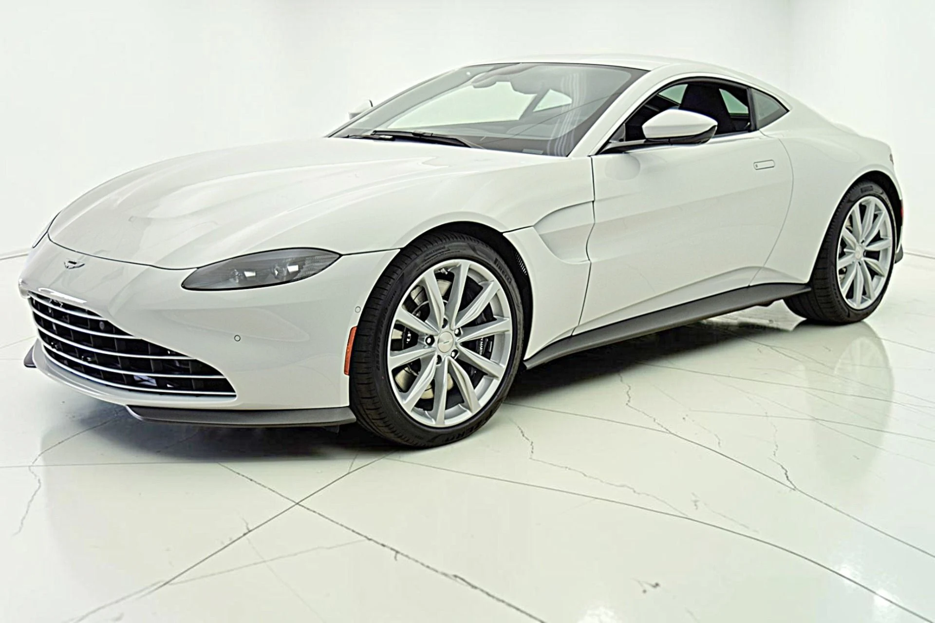 mph000_3923201528_Used_2023_Aston_Martin_Vantage_Coupe_52b74b4745