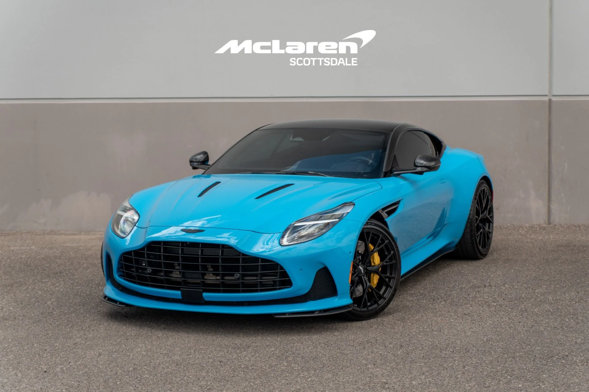 mph000_3927173394_Used_2024_ASTON_MARTIN_DB_12_V8_1782494671_db66e69266