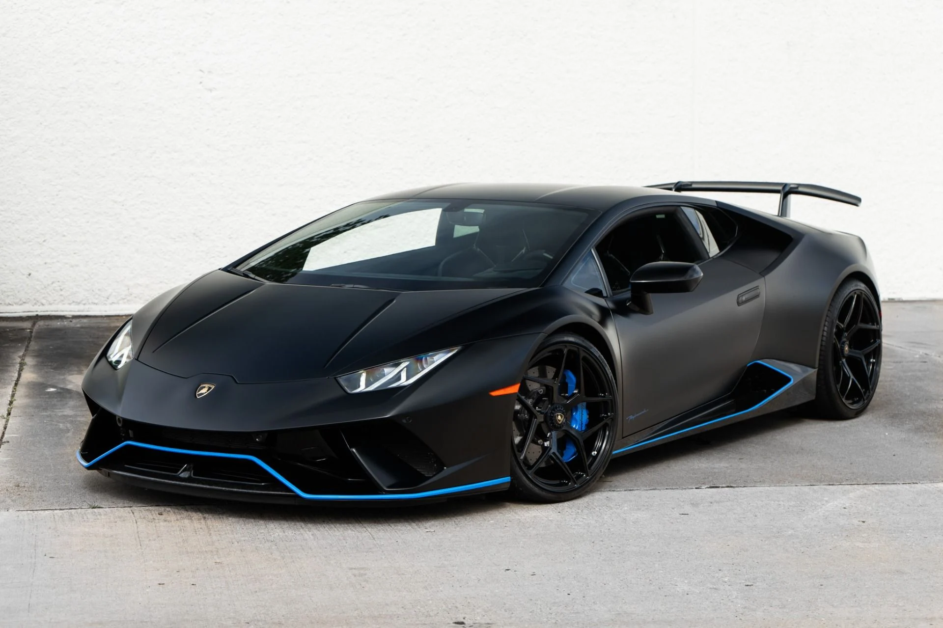 mph000_3943310476_Used_2018_Lamborghini_Huracan_LP_640_4_Performante_1776702980_76a65340fc