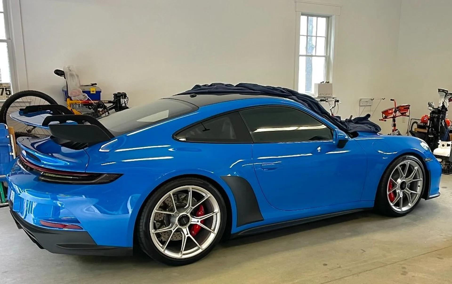 mph000_3943579654_Used_2022_Porsche_911_GT_3_1762816532_a6ed4ed73e