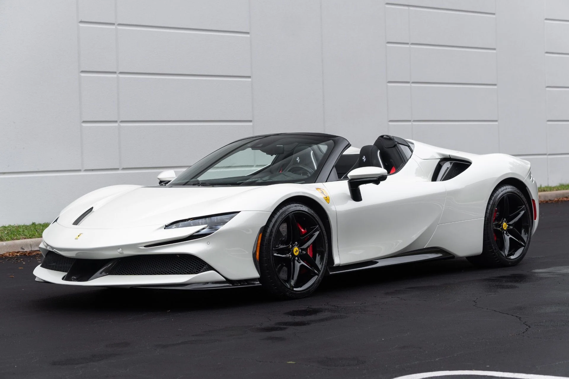 mph000_3950993469_Used_2024_Ferrari_SF_90_Spider_1775624639_db334fbe71