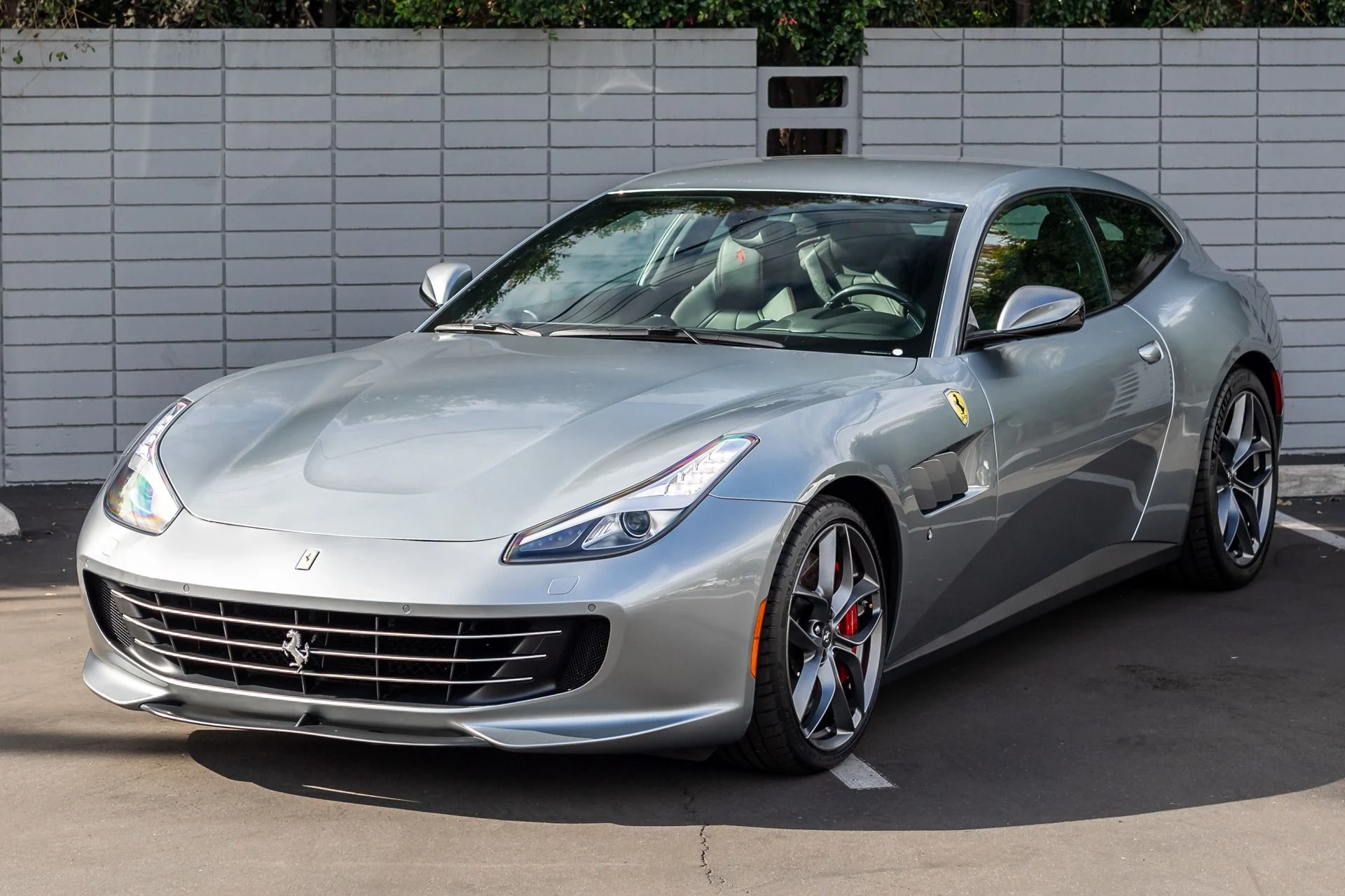 mph000_3959840132_Used_2018_Ferrari_GTC_4_Lusso_T_1701305197_a5908973f4
