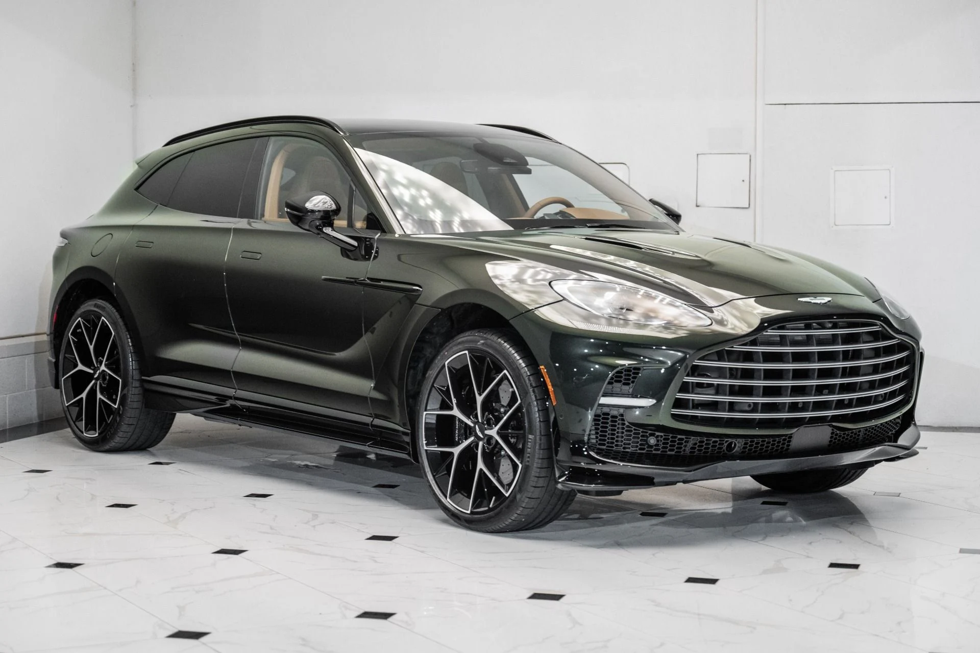 mph000_3961616220_New_2026_ASTON_MARTIN_DBX_707_1759283914_ce6562d140