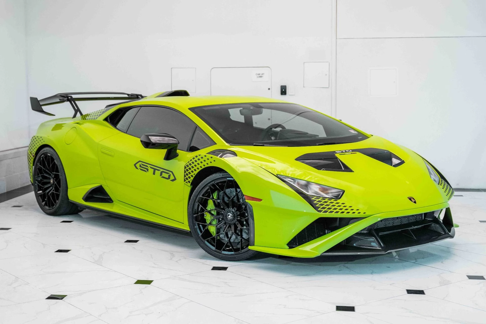 mph000_4016459581_Used_2022_Lamborghini_Huracan_STO_Coupe_1765561049_91eeba45dc