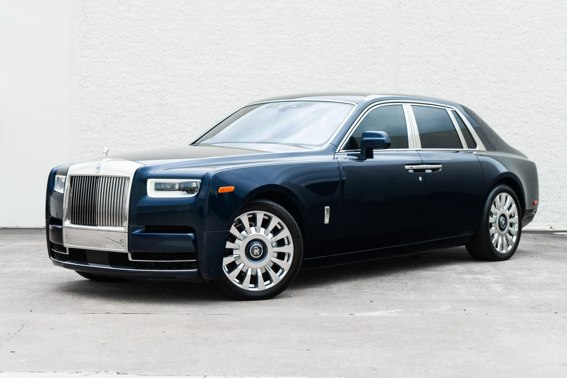 mph000_4028529179_Used_2022_Rolls_Royce_Phantom_1778012232_b8b8919e4e
