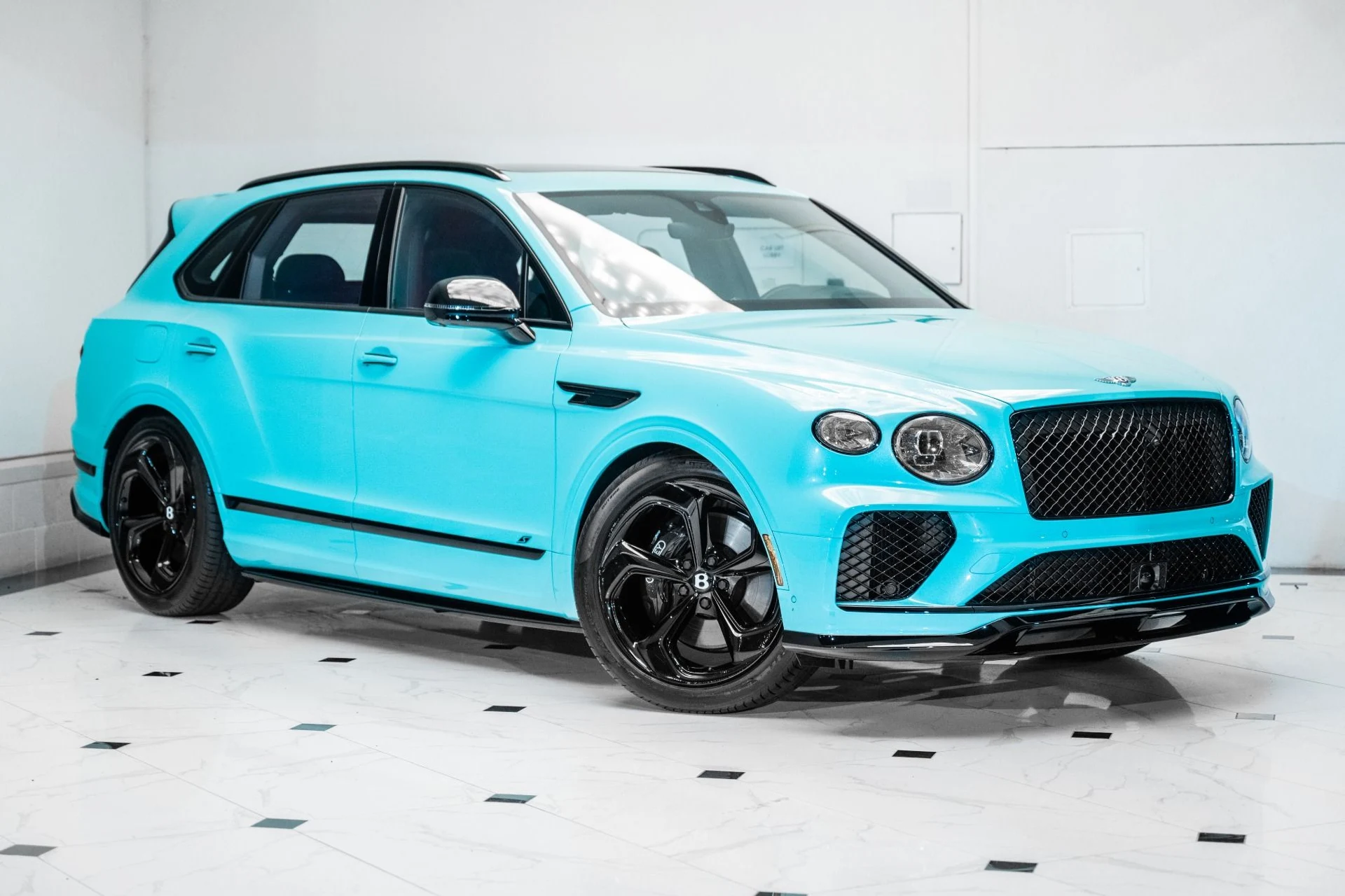 mph000_4053811063_Used_2024_Bentley_Bentayga_S_V8_1753281154_b63804a4b5