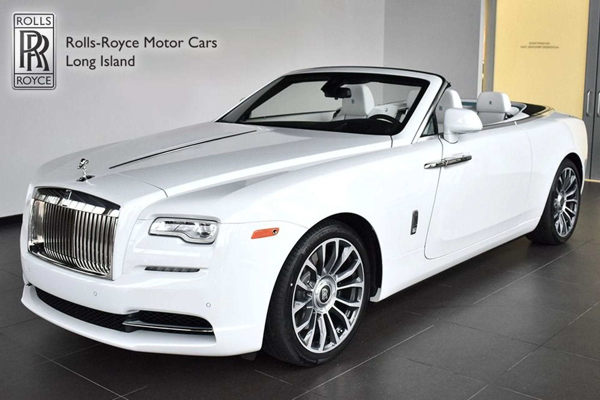 mph000_4063184391_Used_2018_Rolls_Royce_Dawn_1528229813_f29ba5b8cb