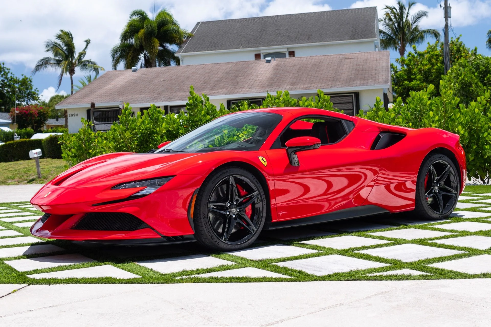 mph000_4093334244_Used_2025_Ferrari_SF_90_Spider_1779242340_e34c53f58f