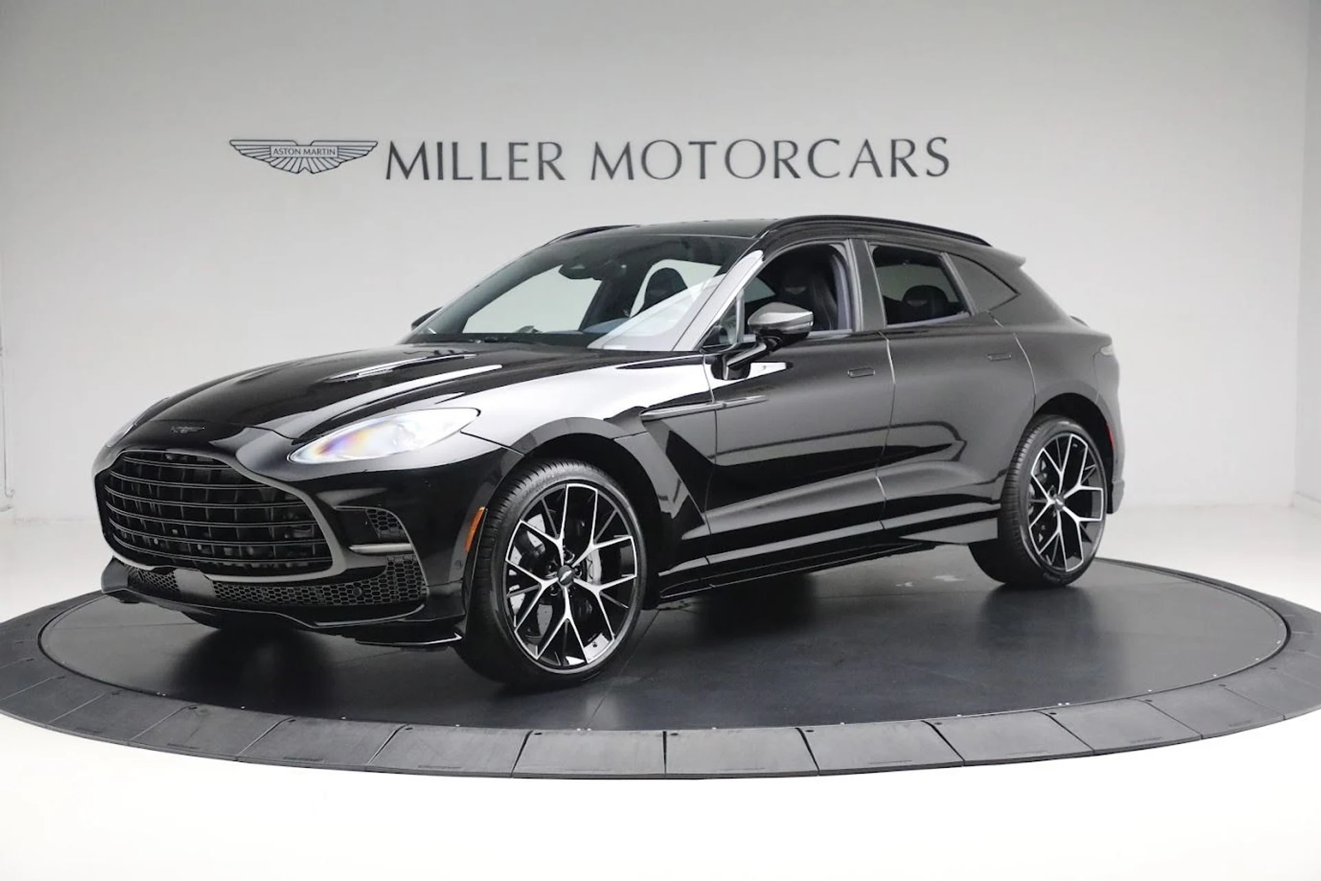 mph000_4118008667_New_2025_Aston_Martin_DBX_707_8ee99d926a