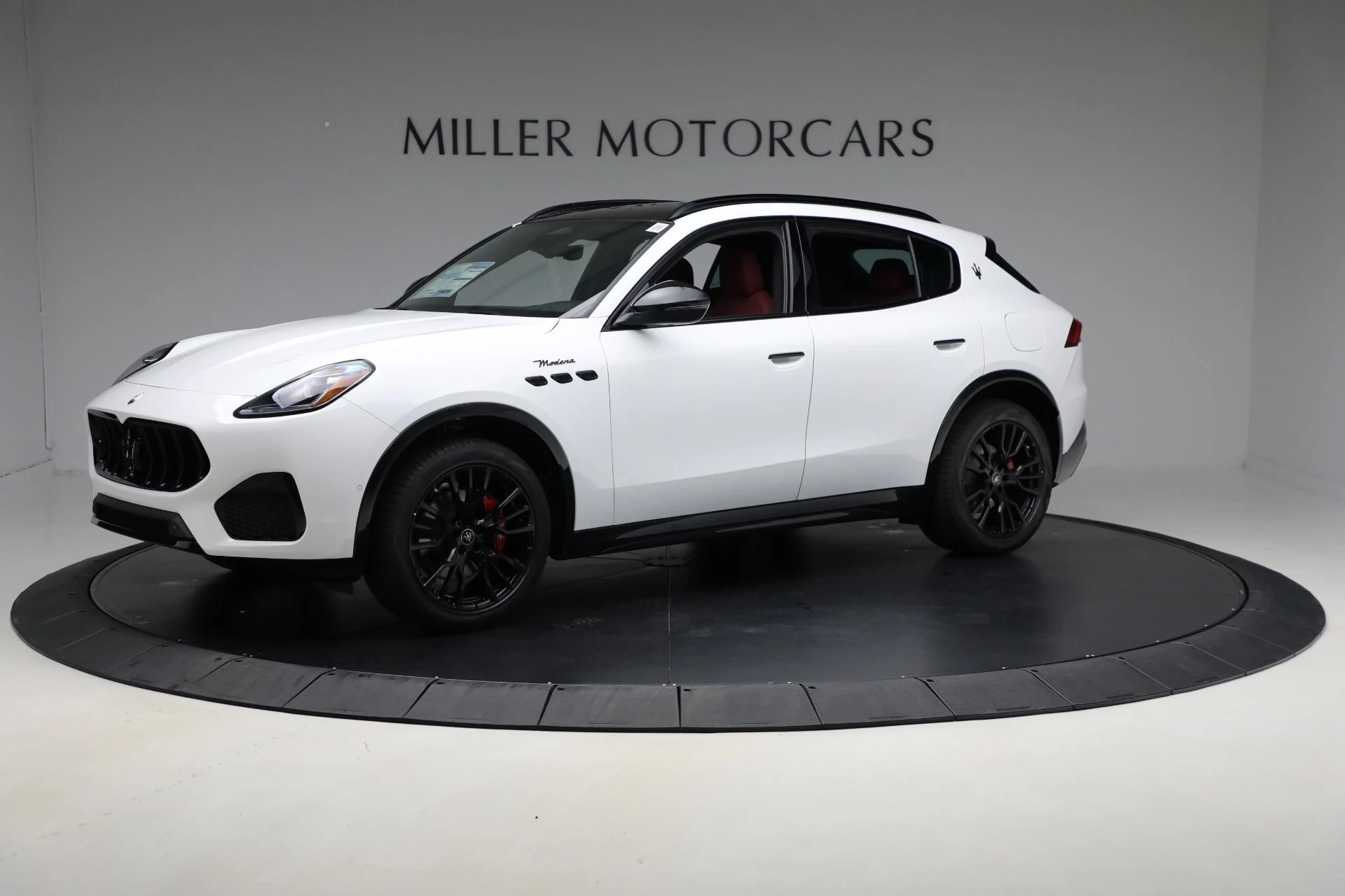 mph000_4127548363_New_2025_Maserati_Grecale_Modena_82c0bc451d